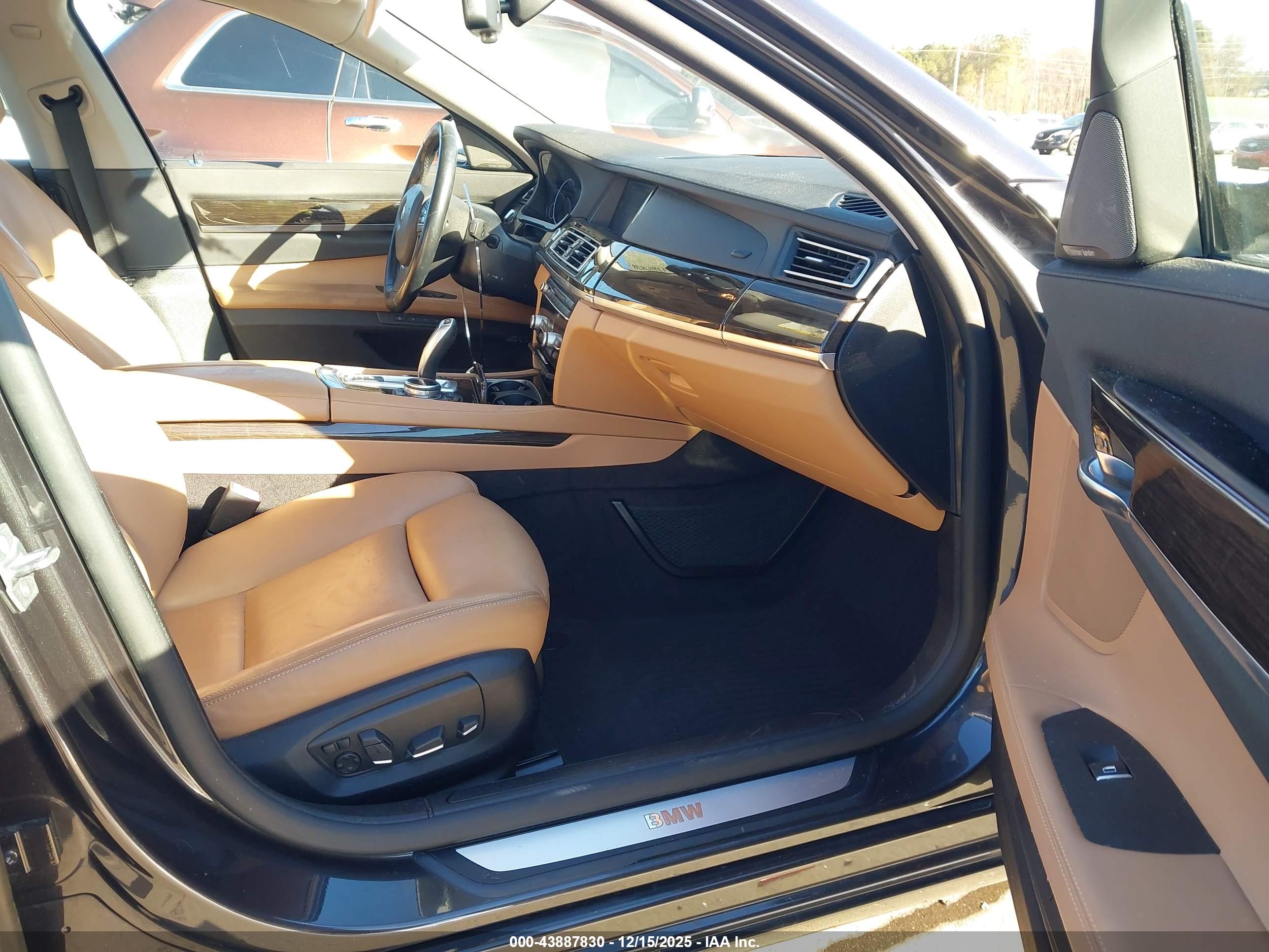 BMW 750I image 5