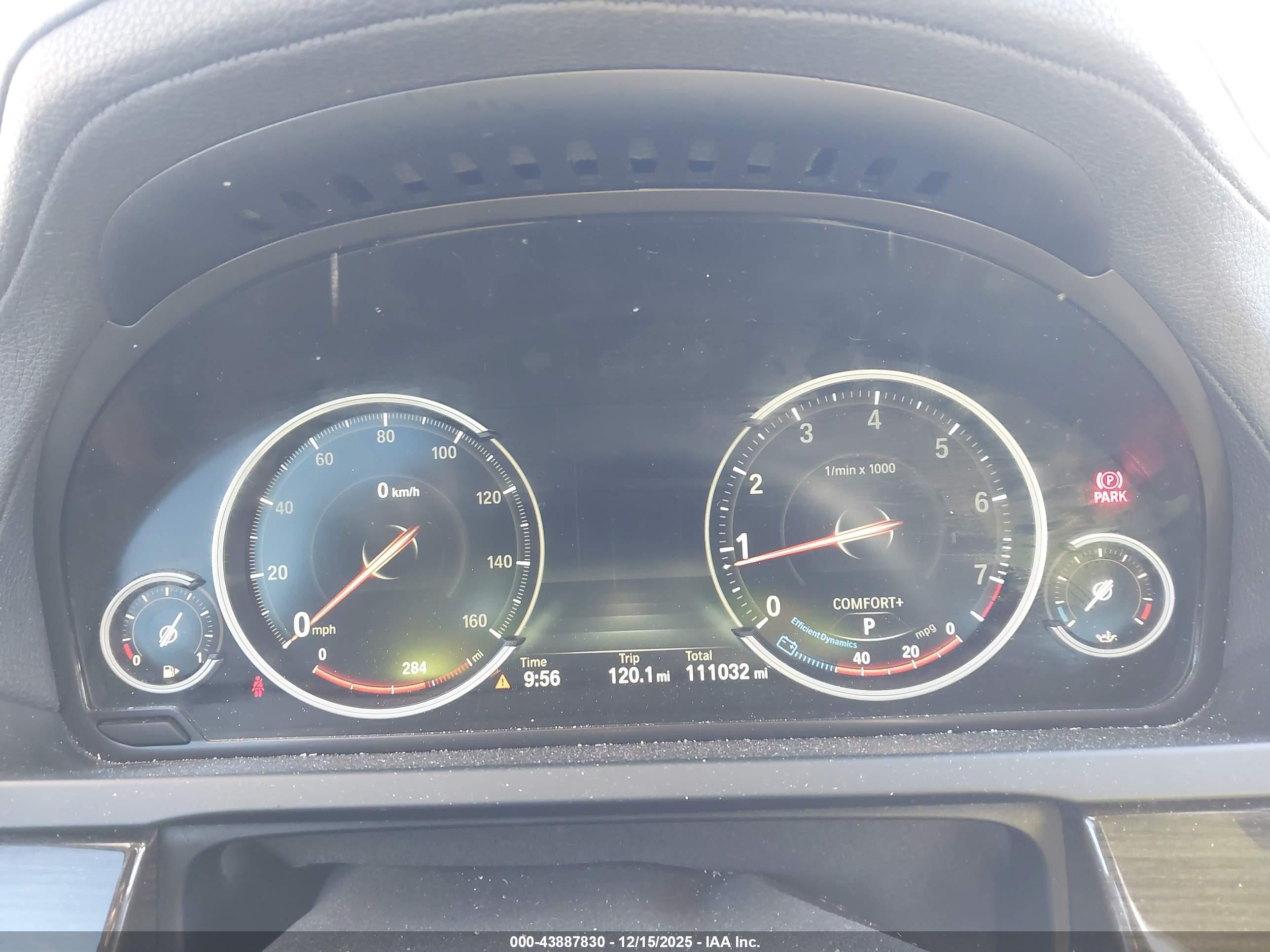 BMW 750I image 7