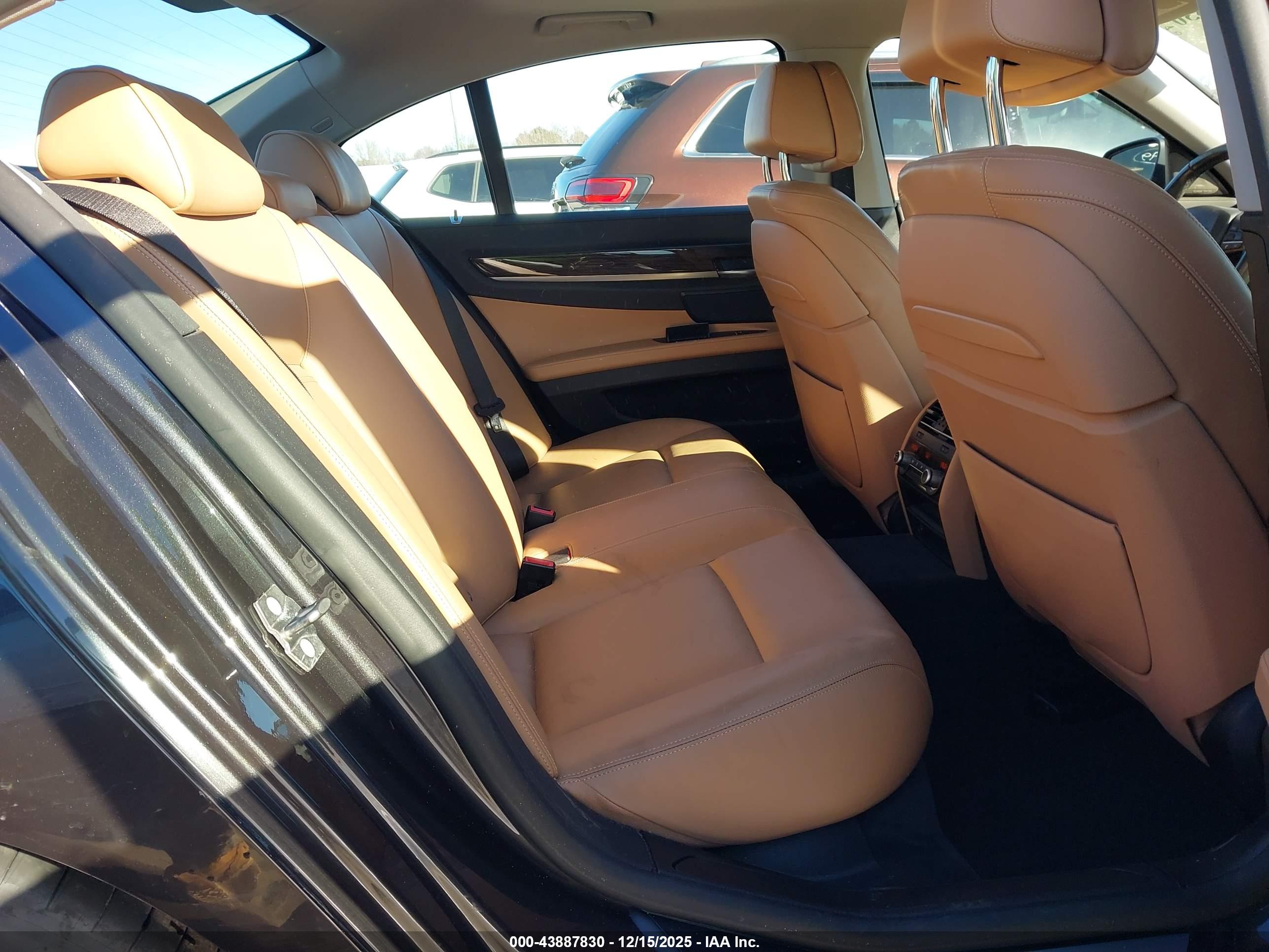 BMW 750I image 8