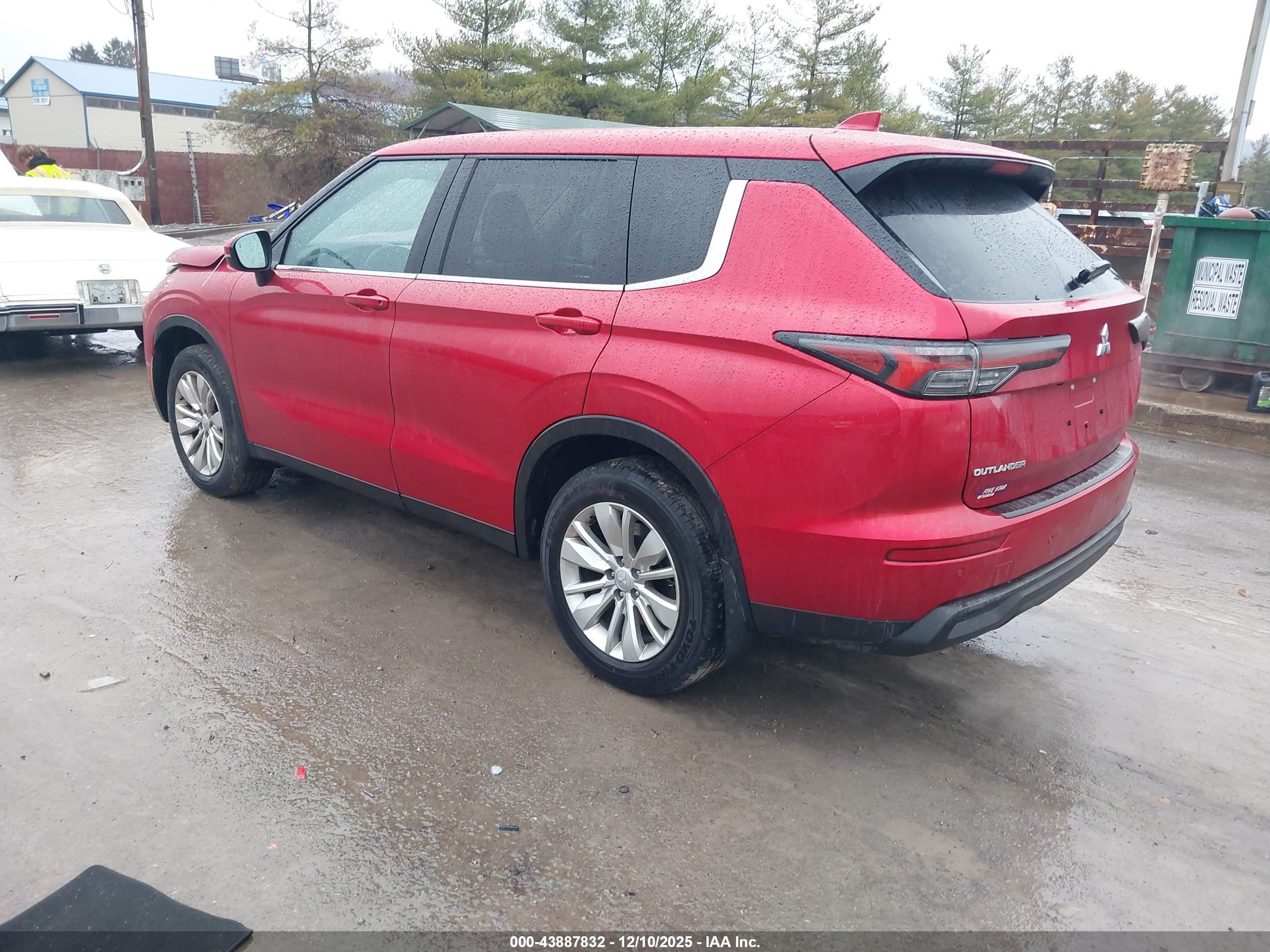MITSUBISHI OUTLANDER image 3