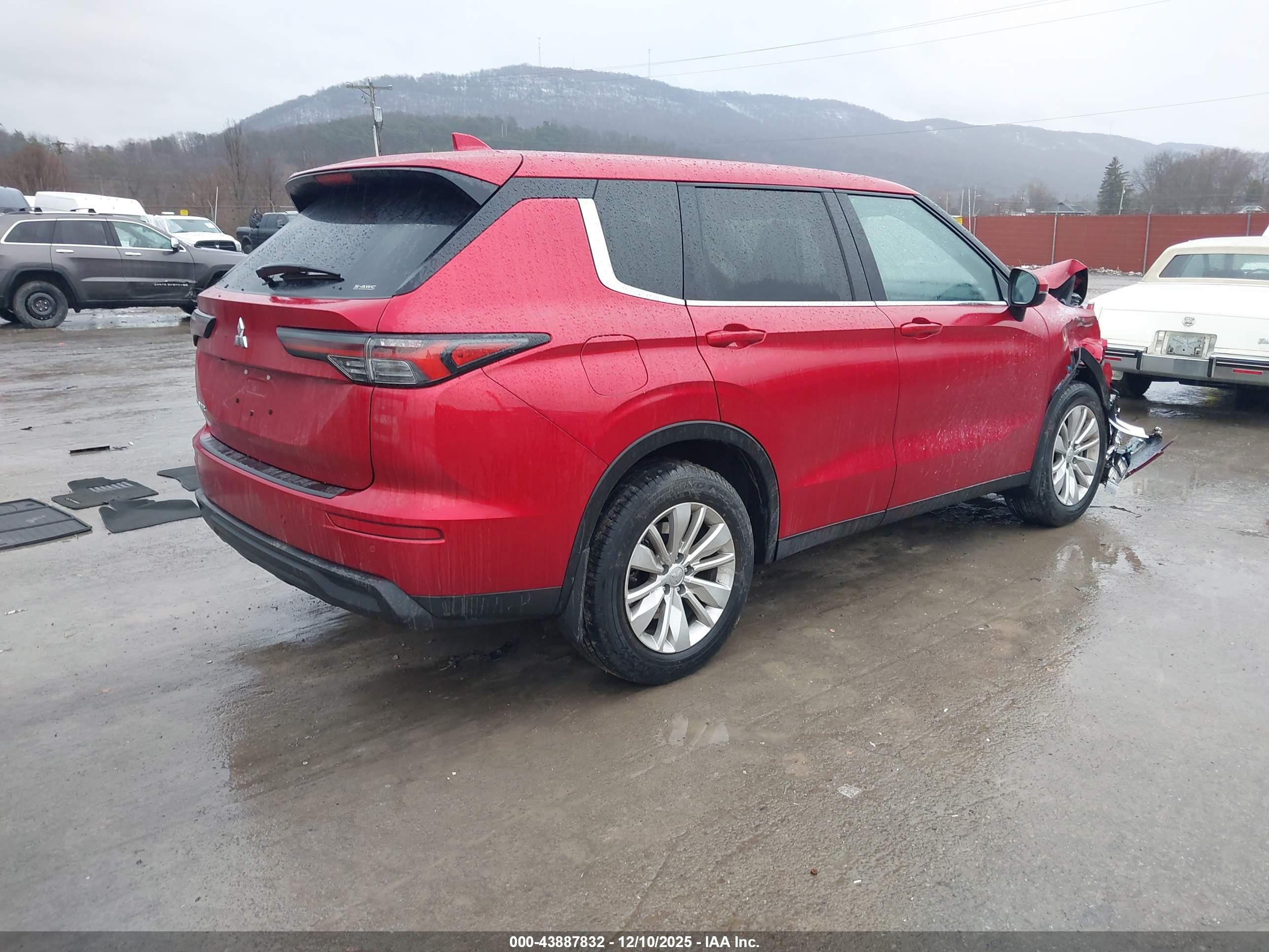MITSUBISHI OUTLANDER image 4