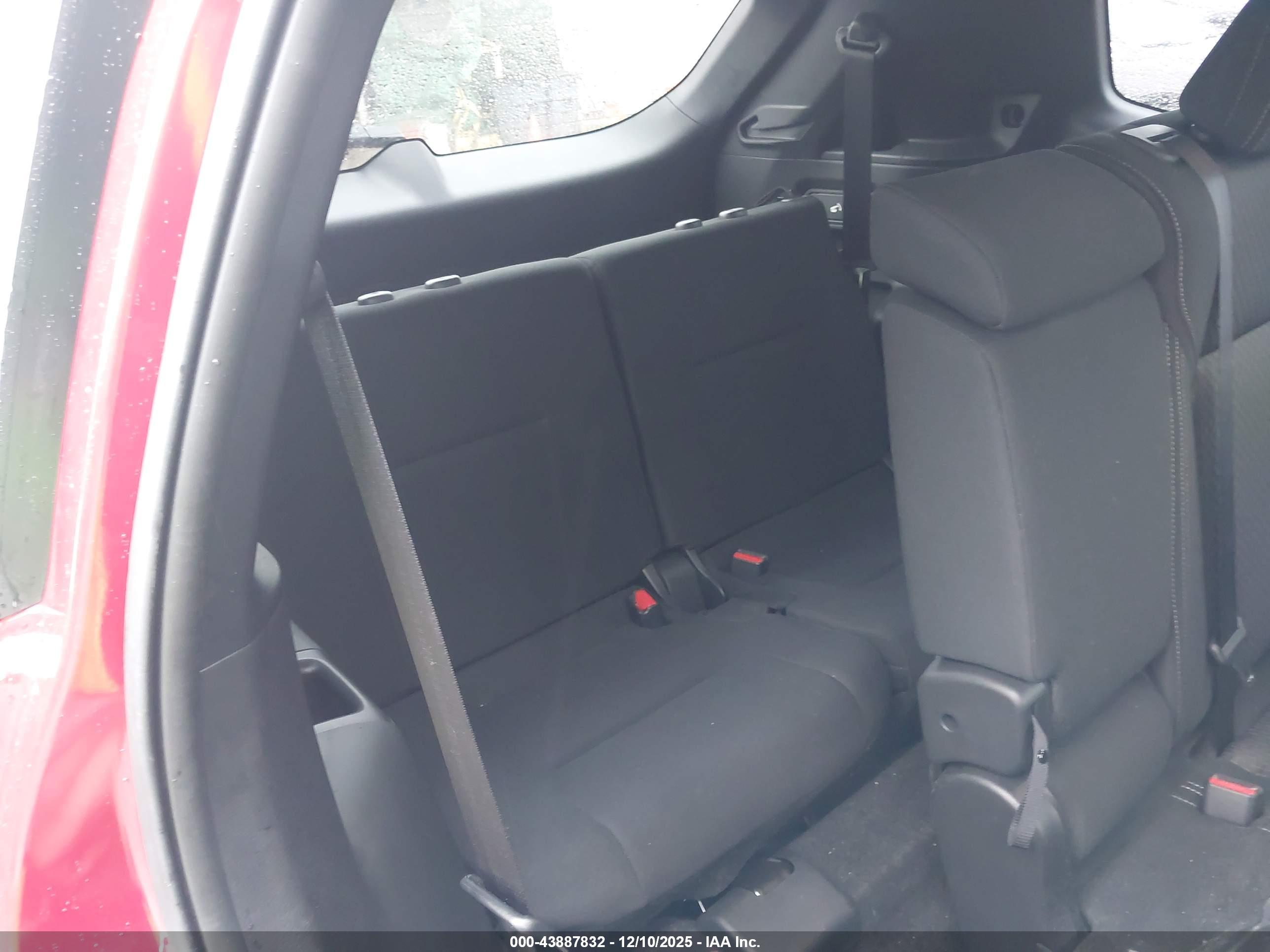 MITSUBISHI OUTLANDER image 8
