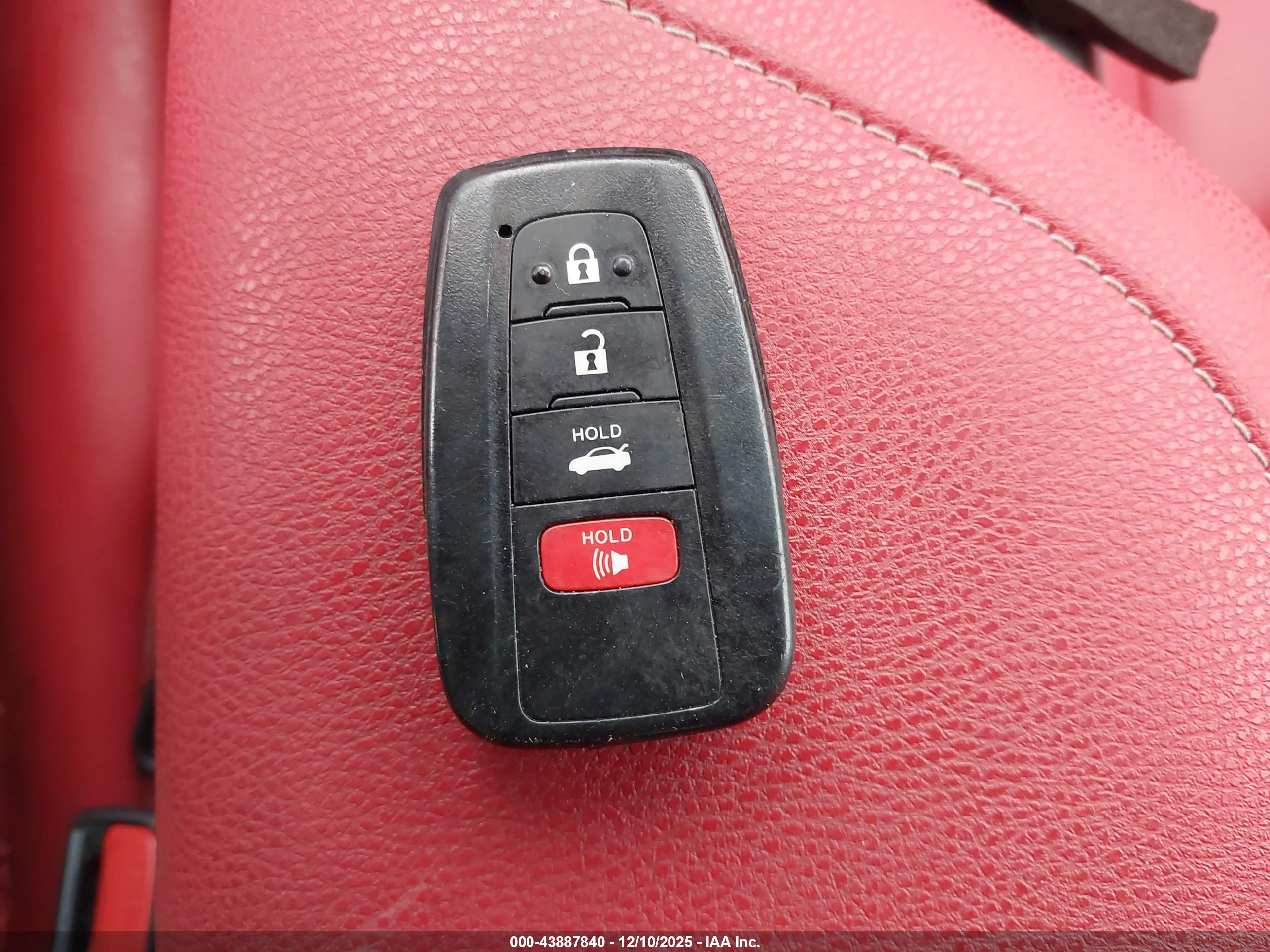 TOYOTA CAMRY image 11