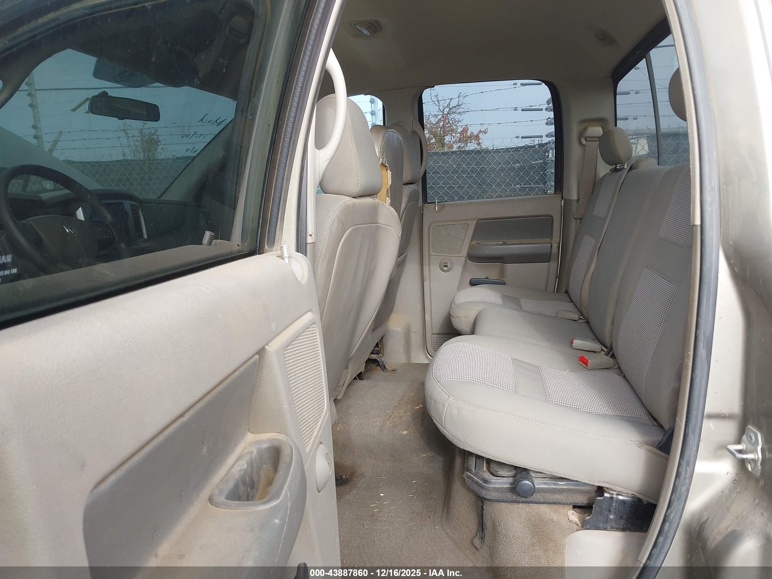 DODGE RAM image 7