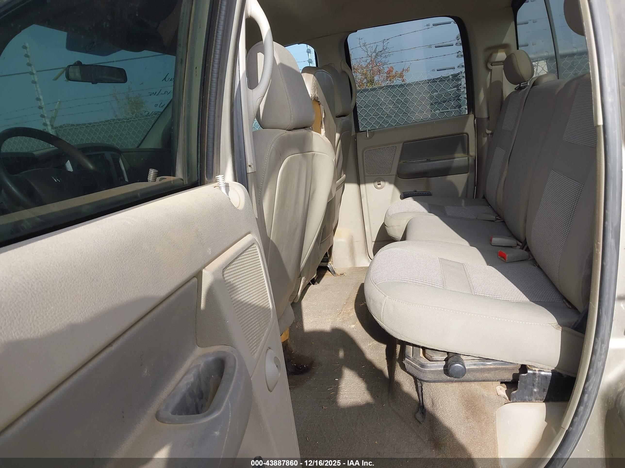 DODGE RAM image 8