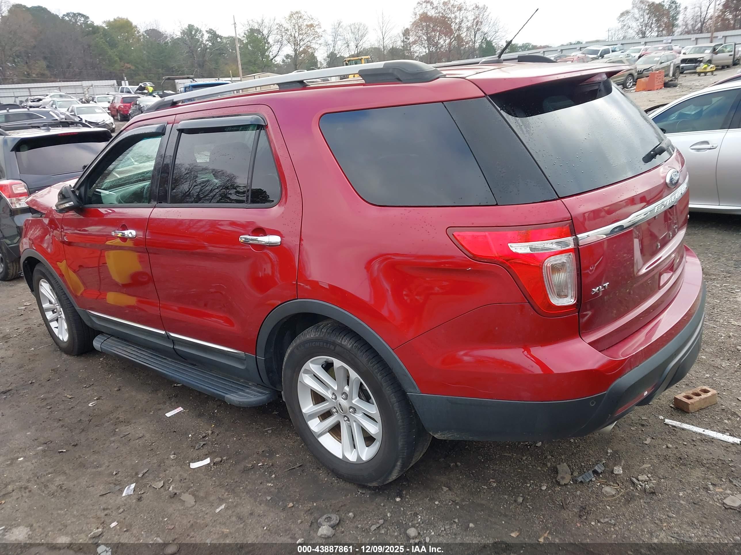 FORD EXPLORER image 3