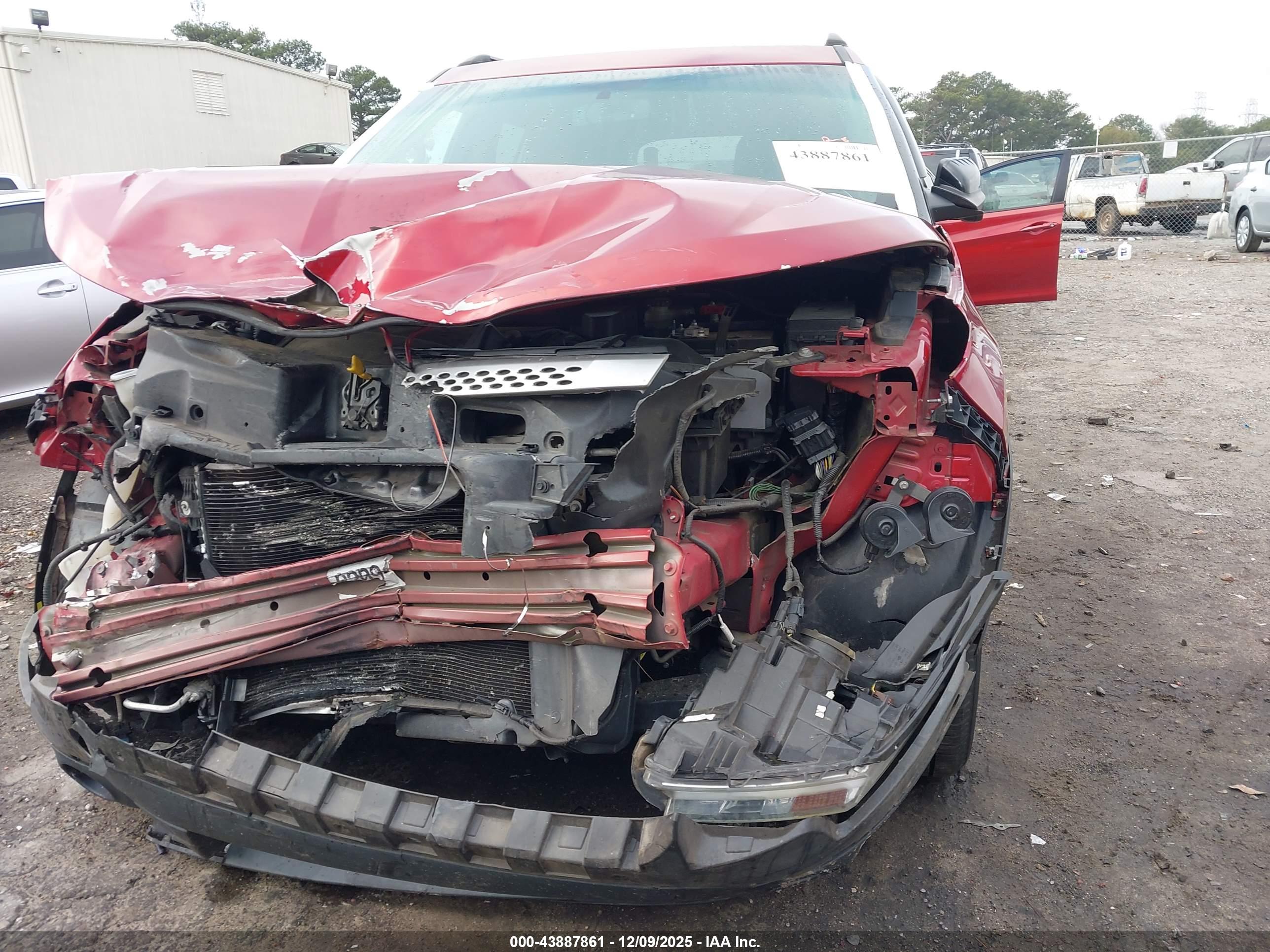 FORD EXPLORER image 6