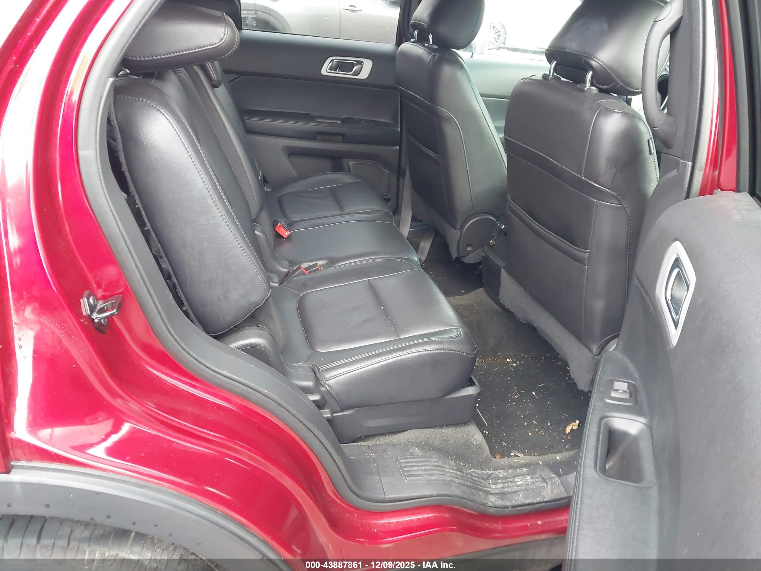 FORD EXPLORER image 8