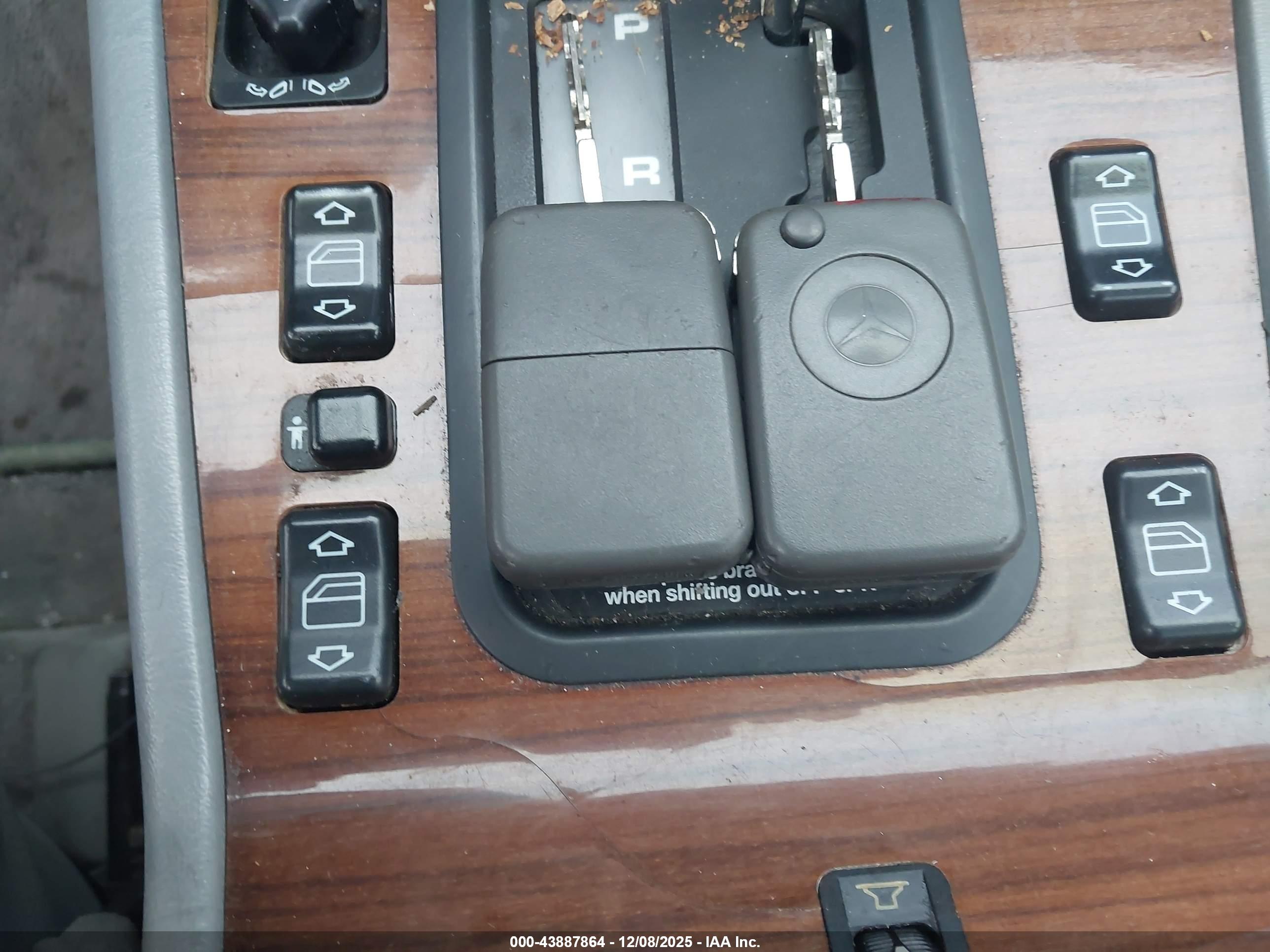MERCEDES-BENZ 400 image 11