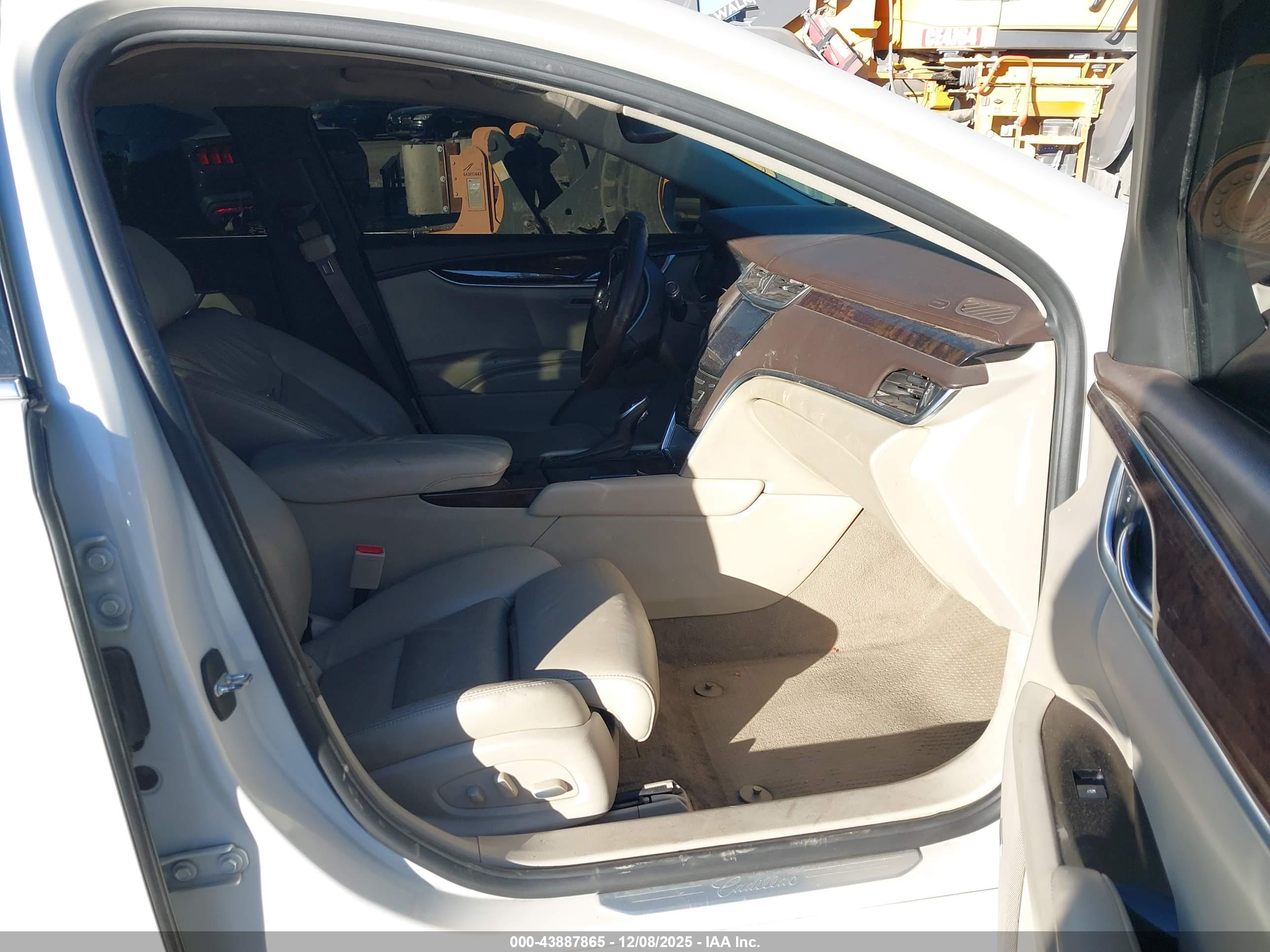 CADILLAC XTS image 5