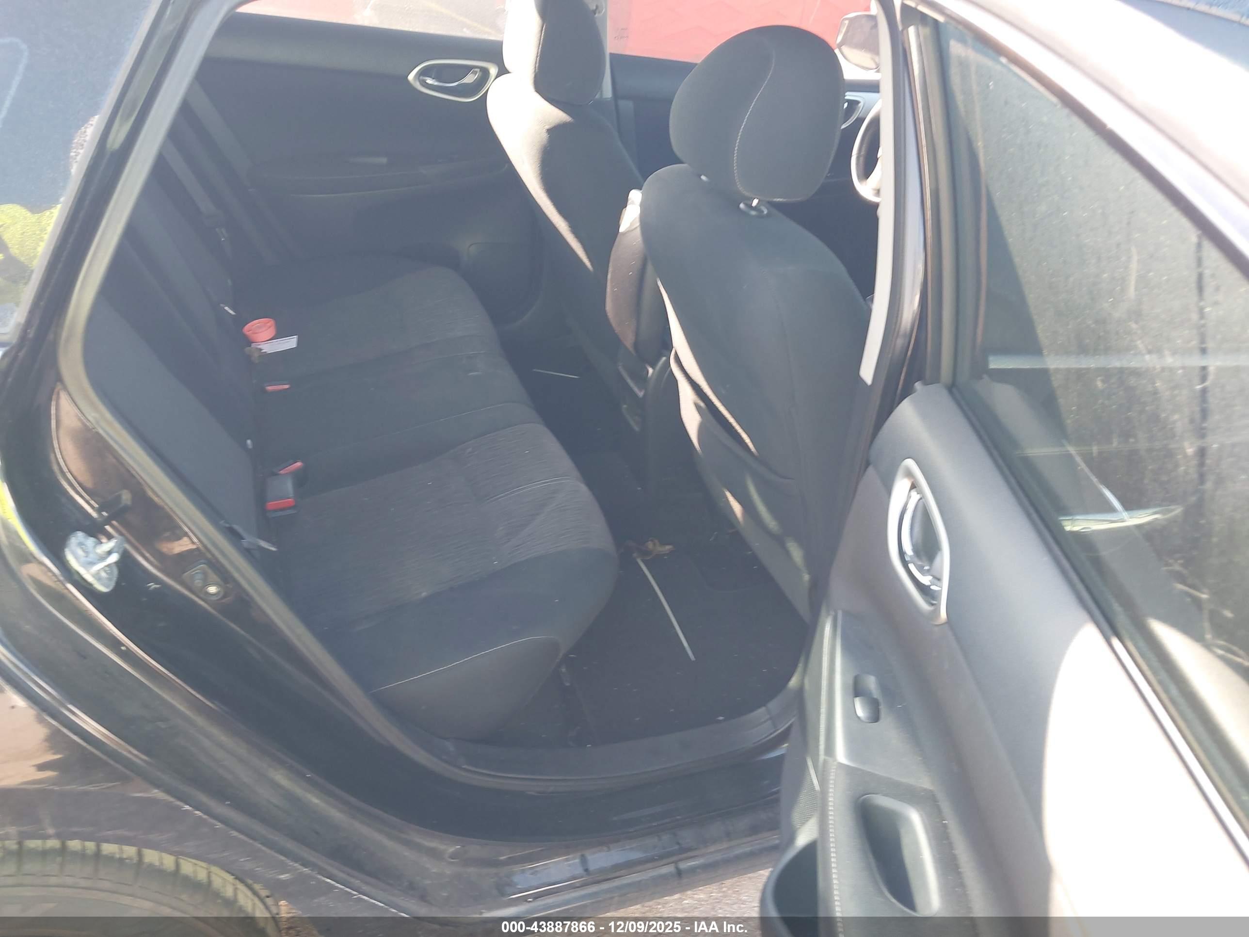 NISSAN SENTRA image 8