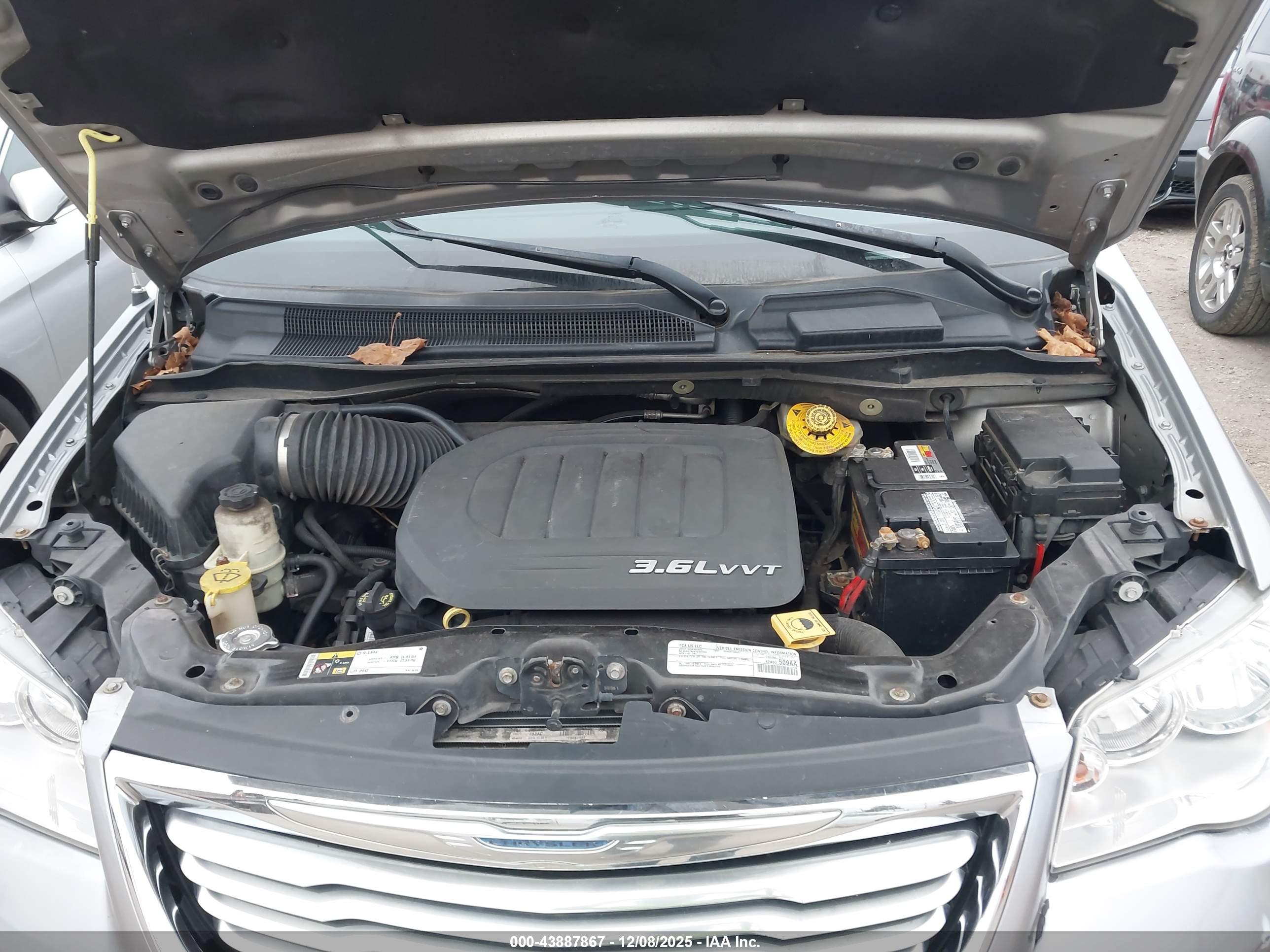 CHRYSLER TOWN image 10