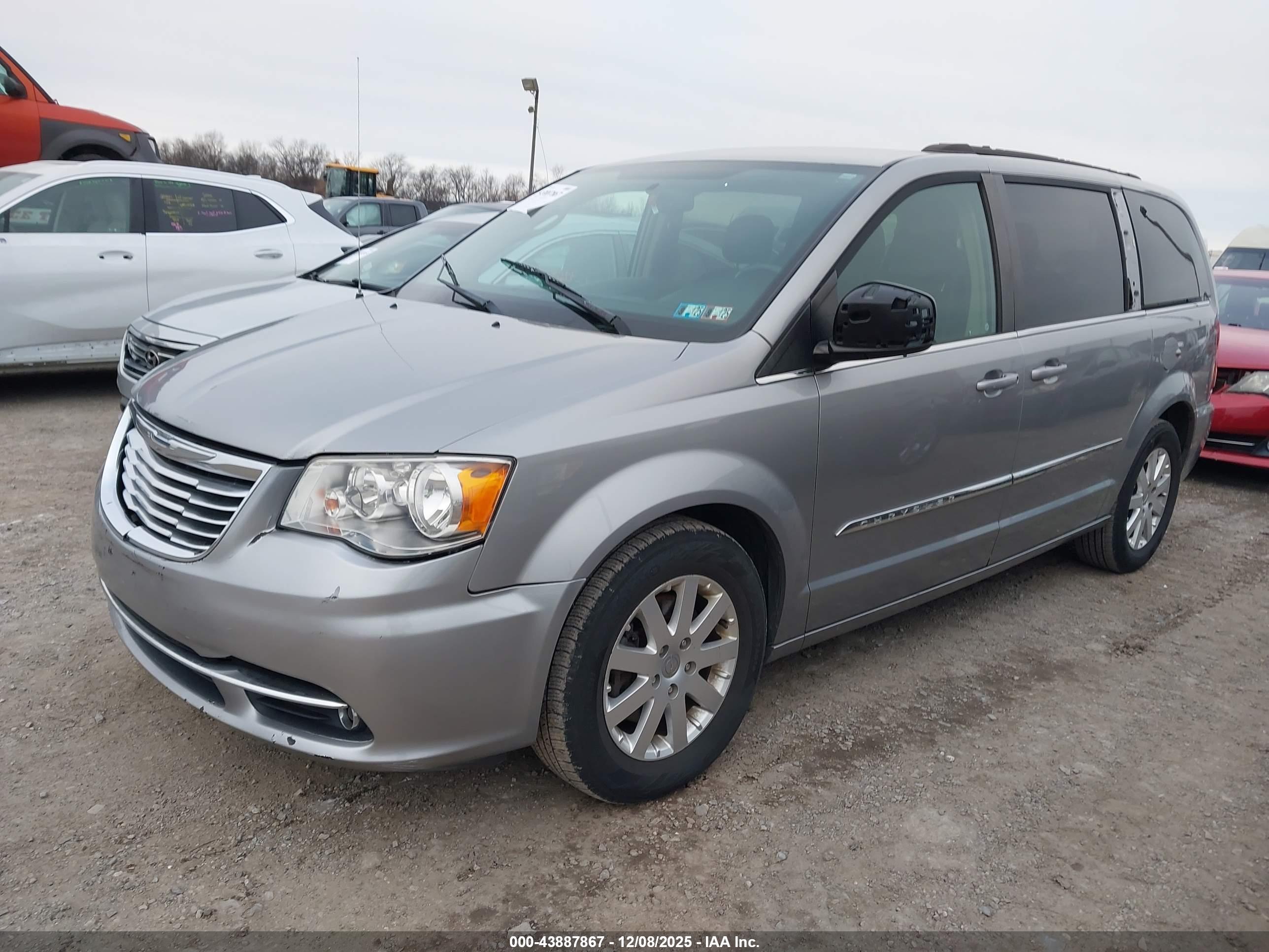 CHRYSLER TOWN image 2