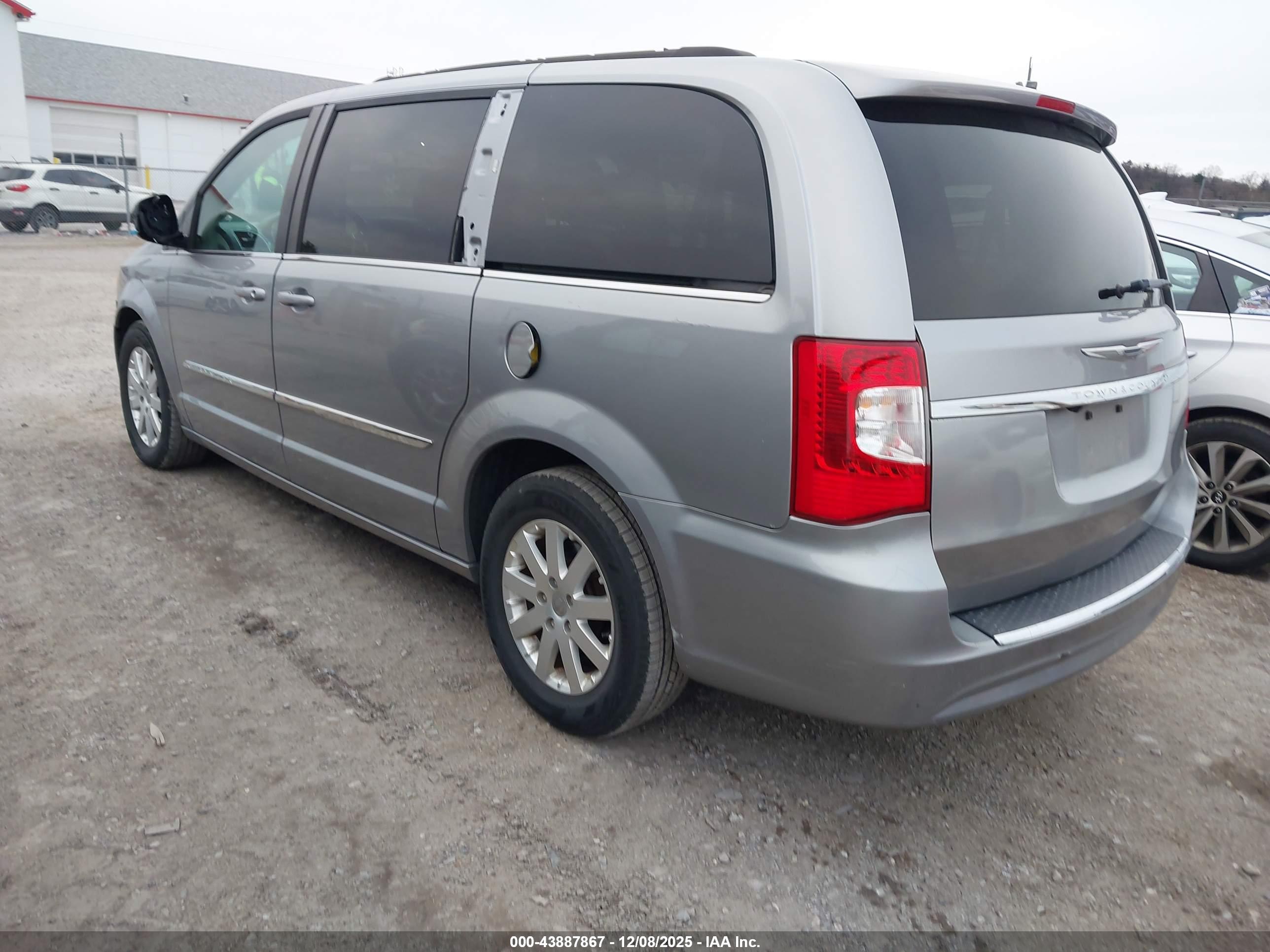 CHRYSLER TOWN image 3