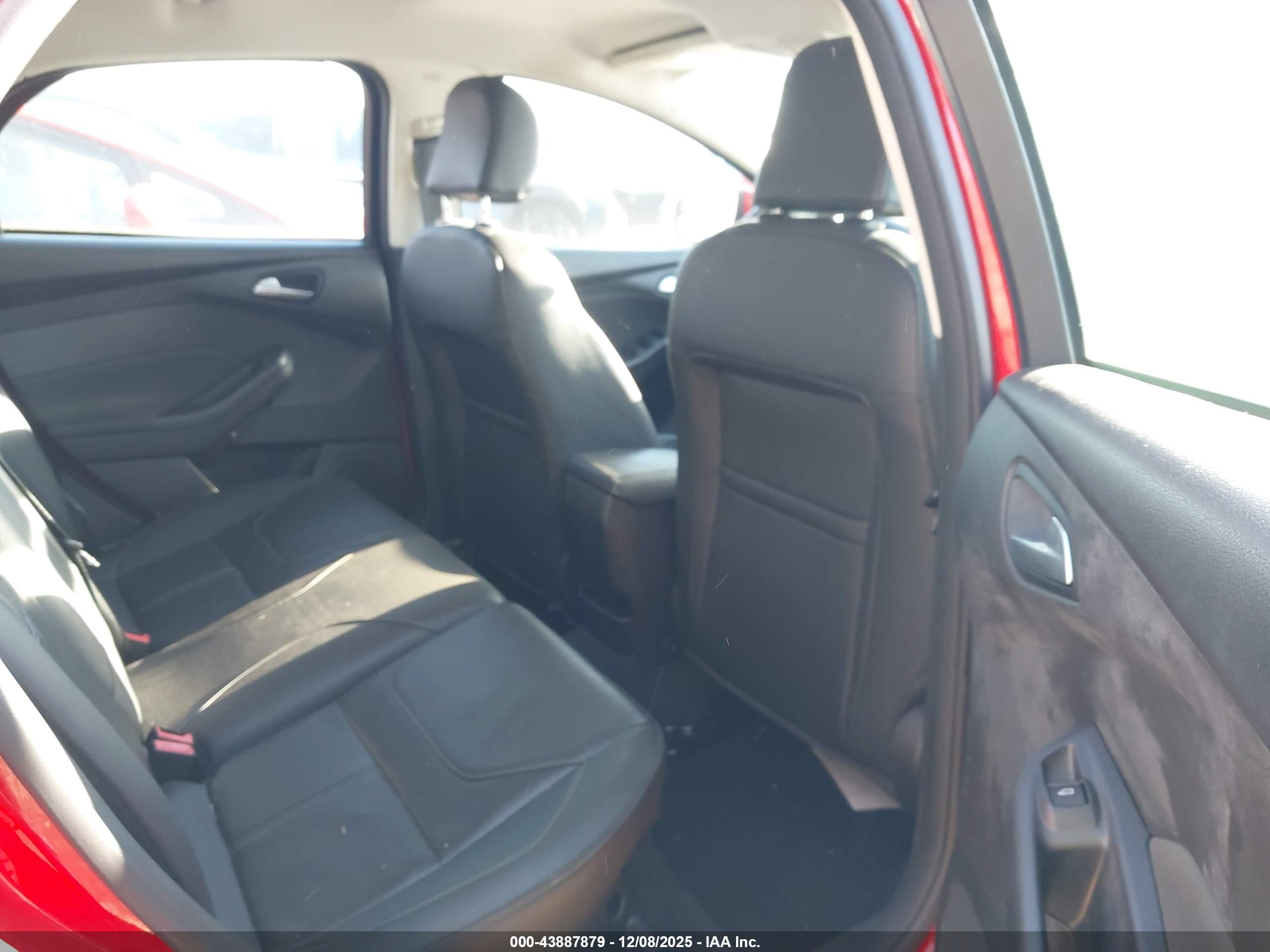 FORD FOCUS image 8