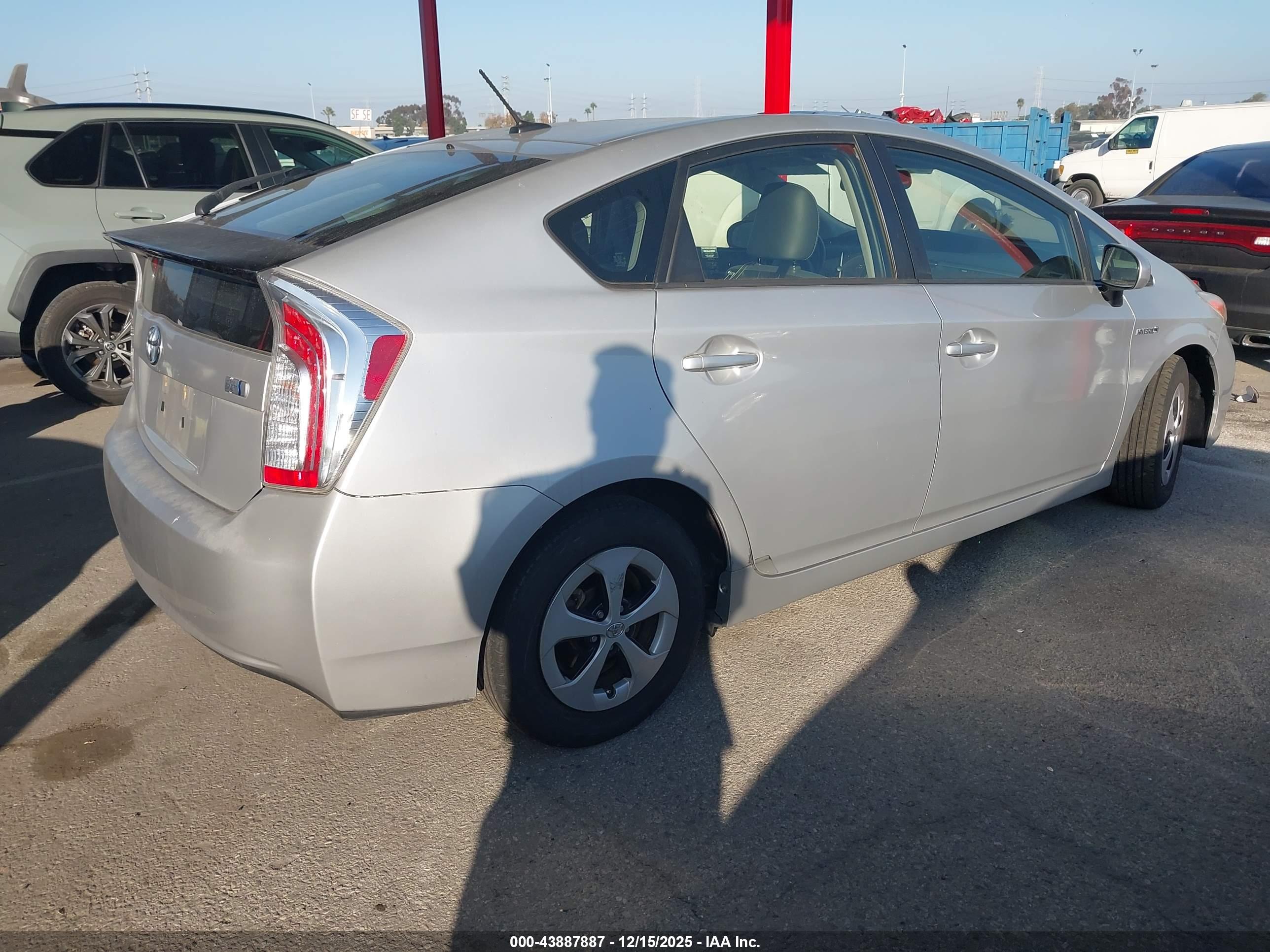 TOYOTA PRIUS image 4