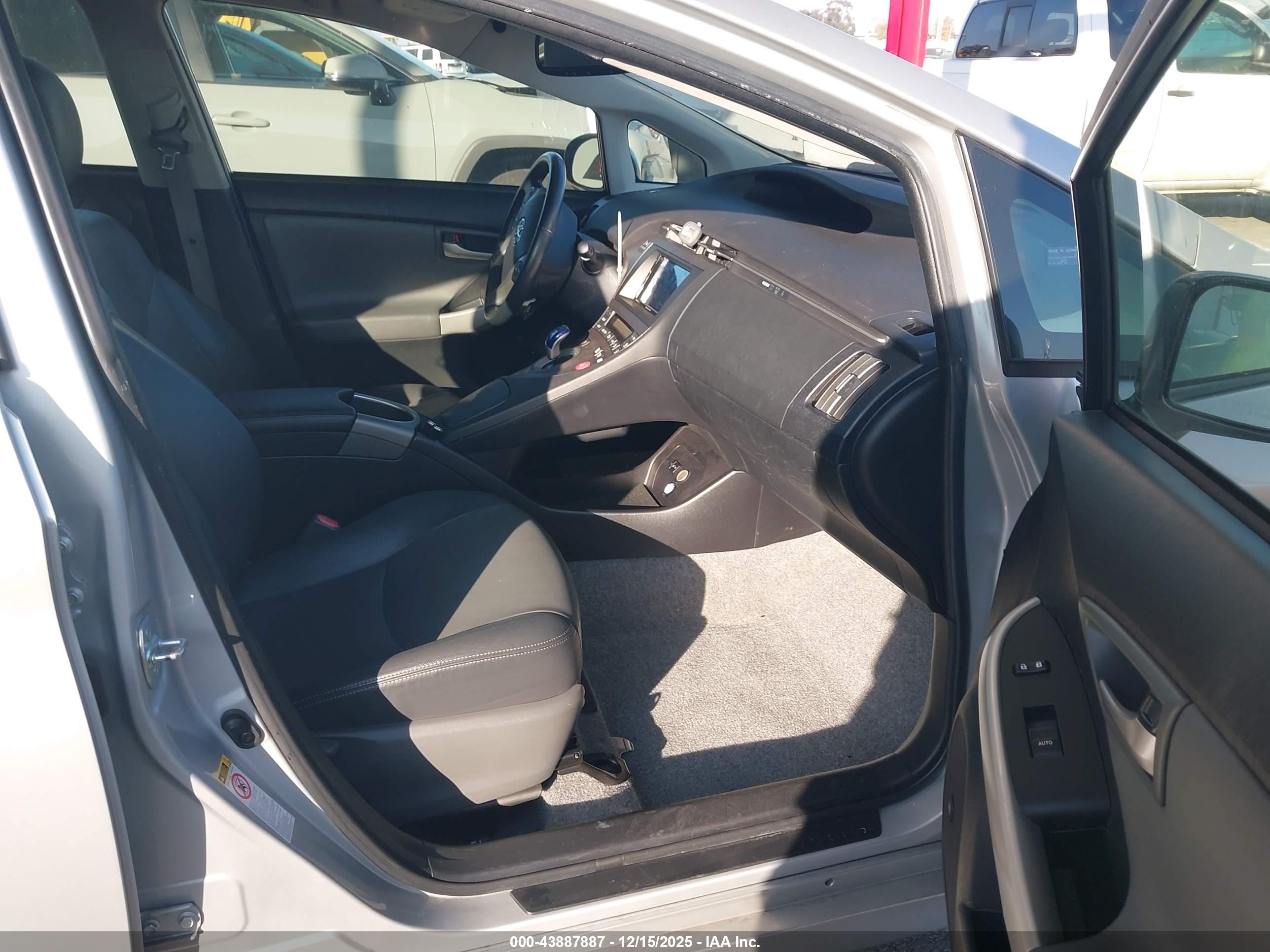 TOYOTA PRIUS image 5