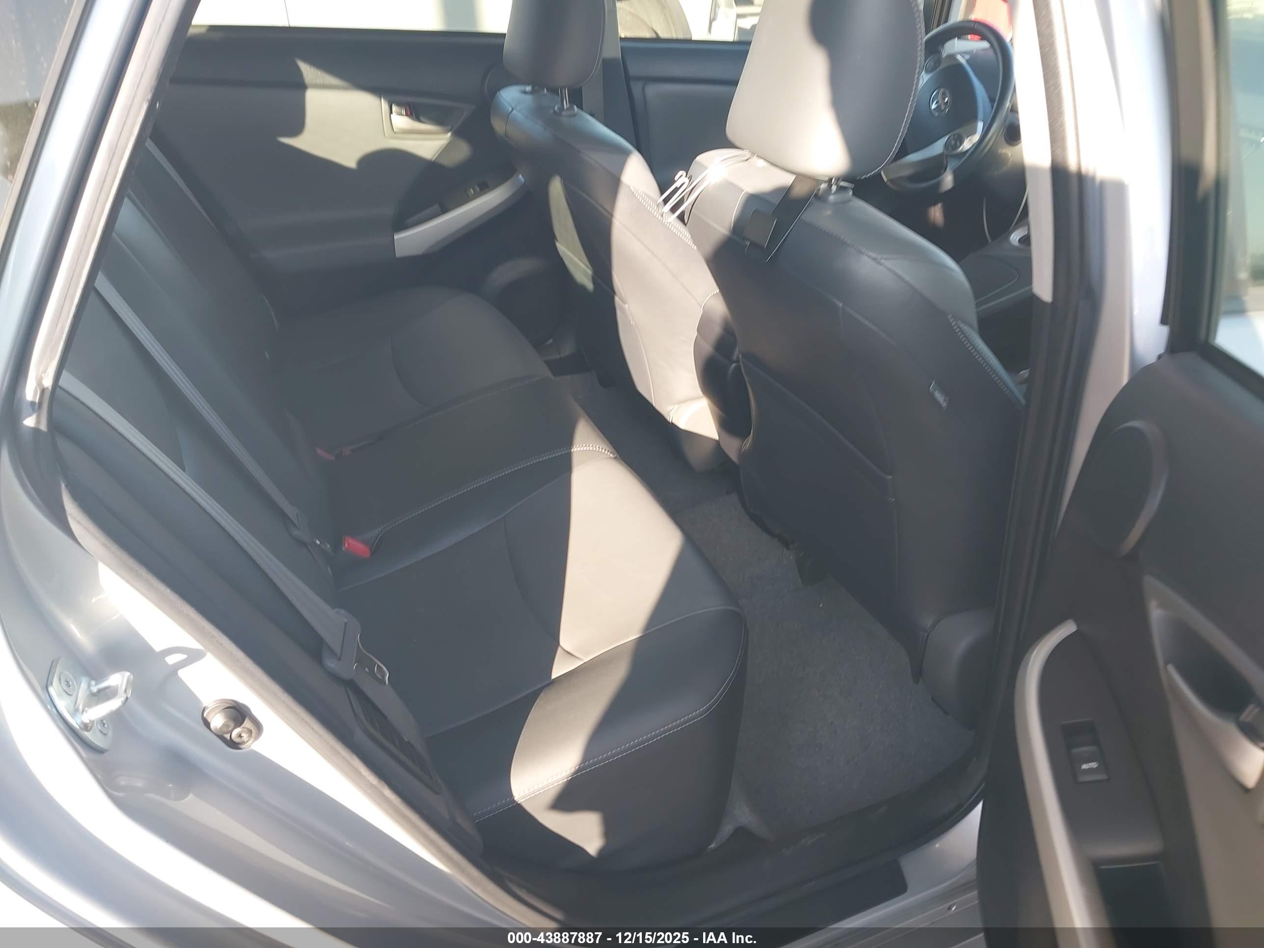 TOYOTA PRIUS image 8