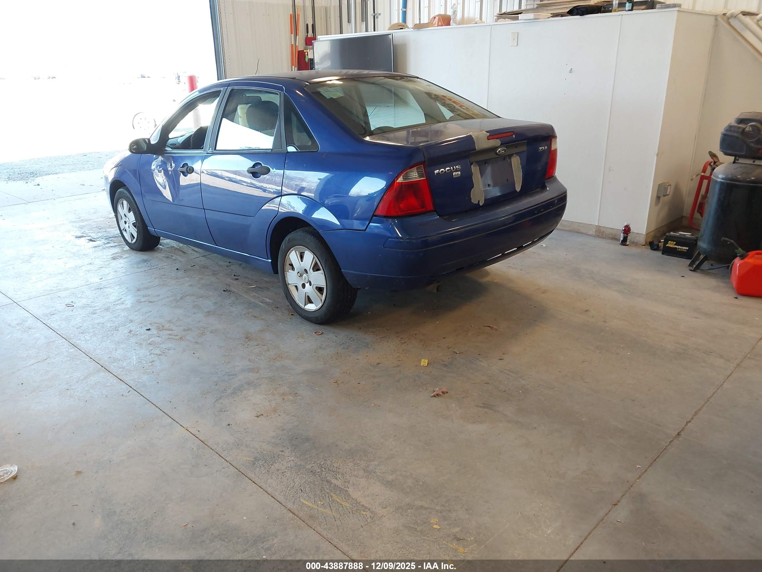 FORD FOCUS image 3