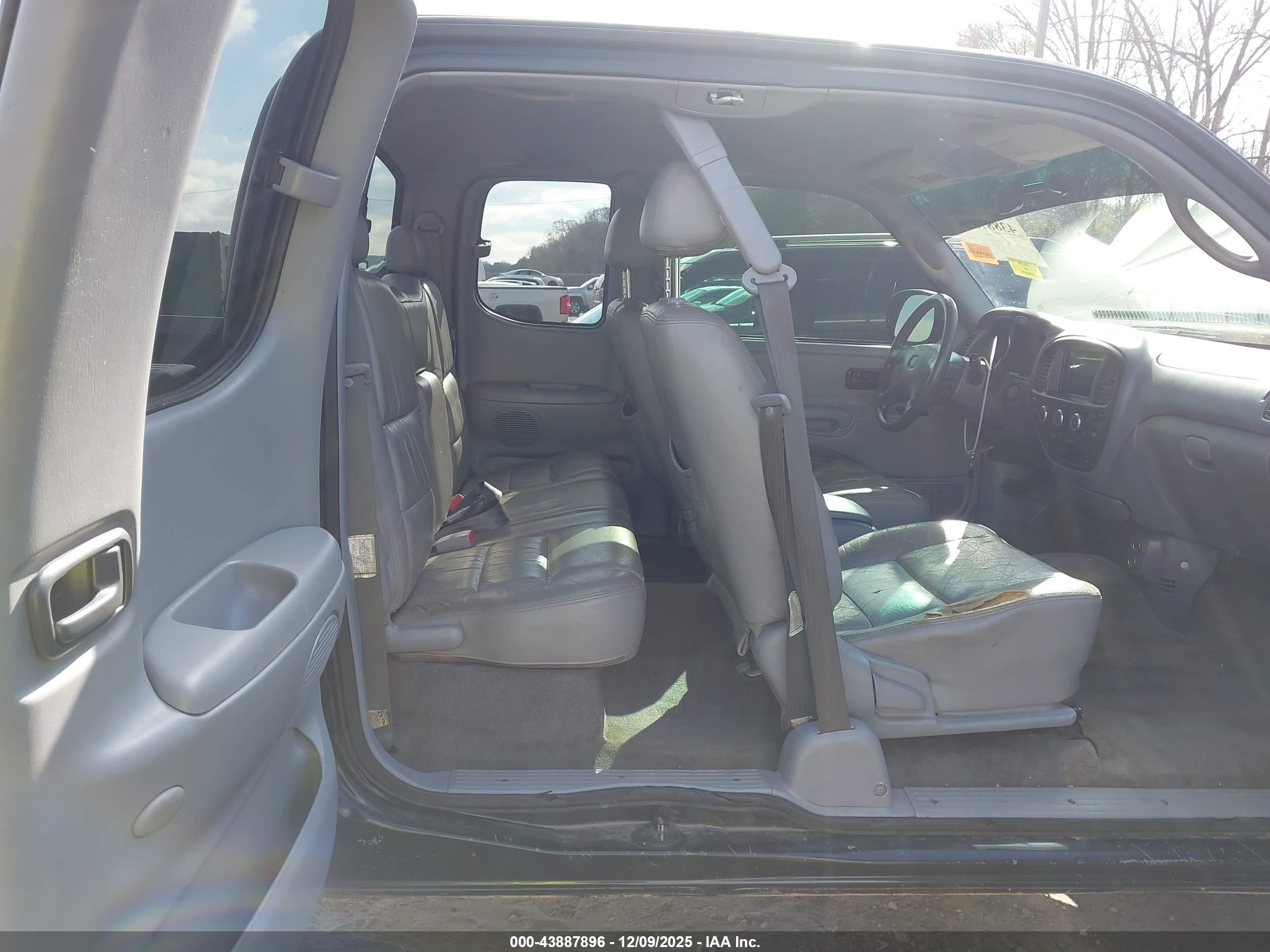 TOYOTA TUNDRA image 8
