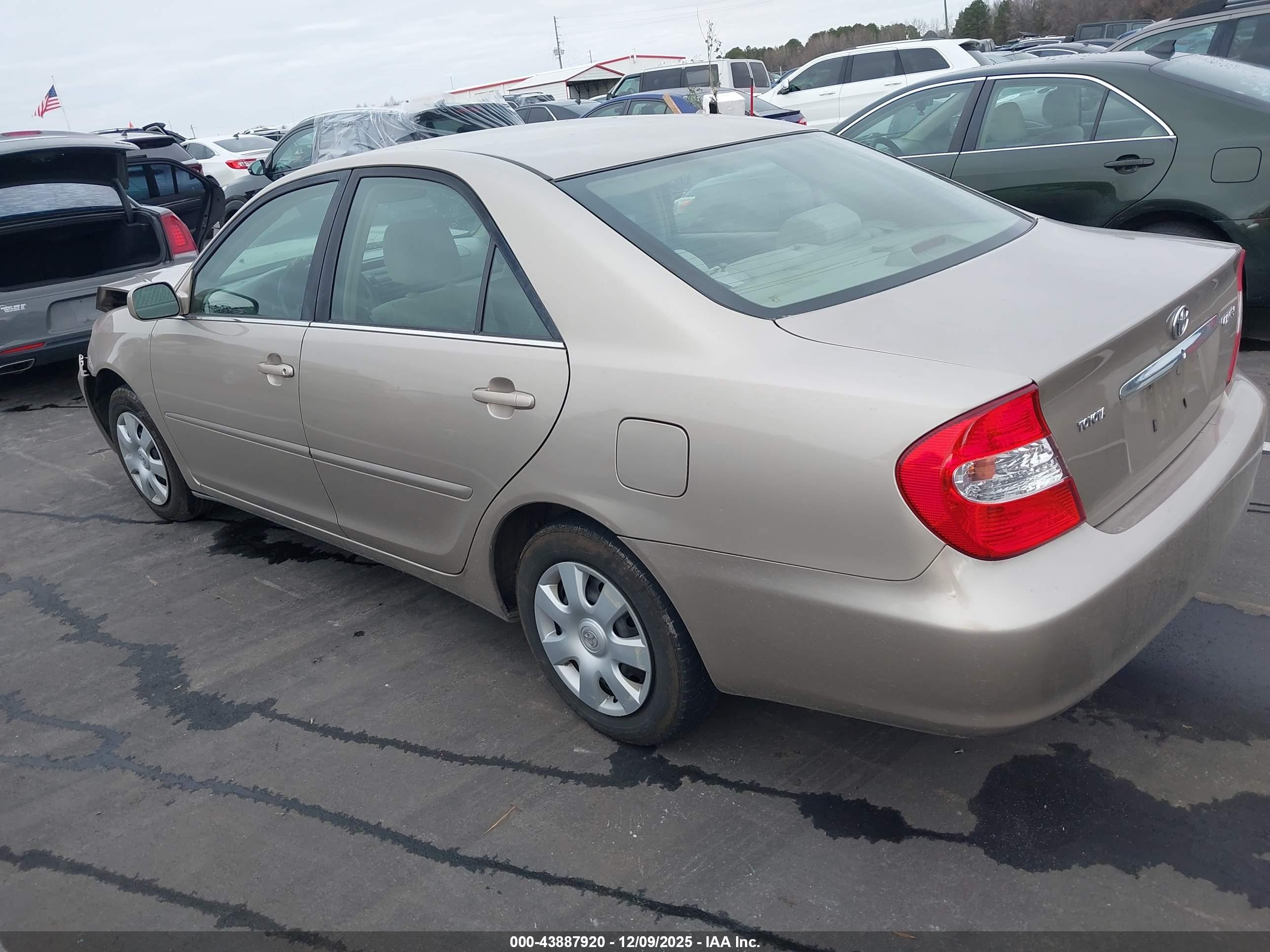 TOYOTA CAMRY image 3