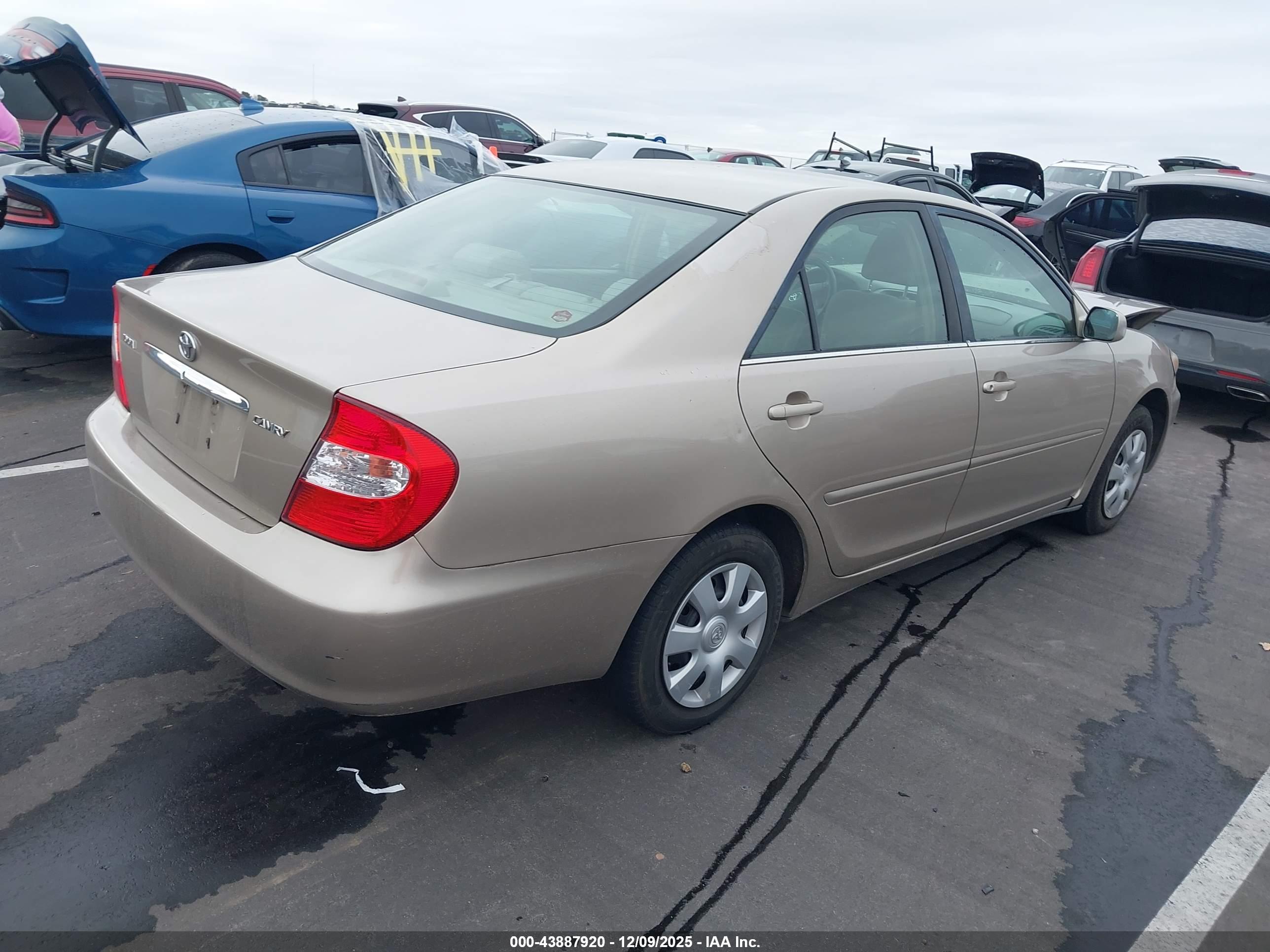 TOYOTA CAMRY image 4