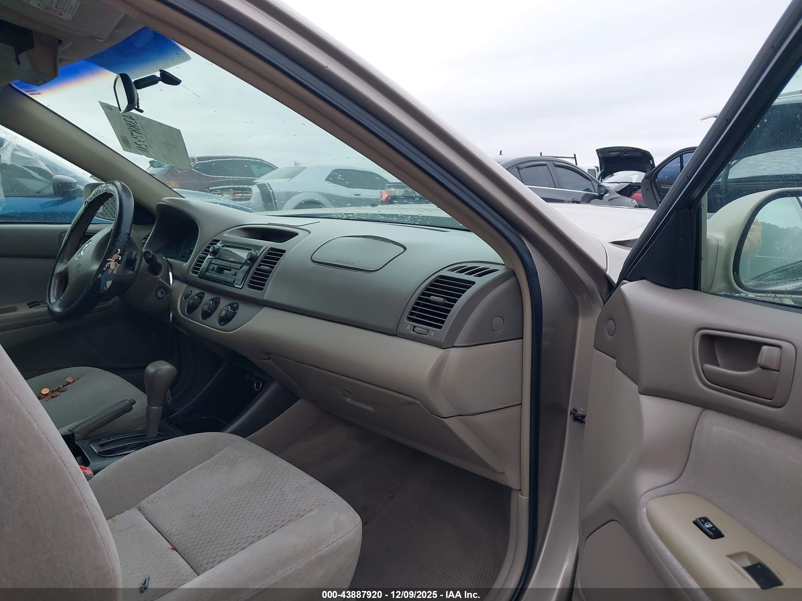 TOYOTA CAMRY image 5