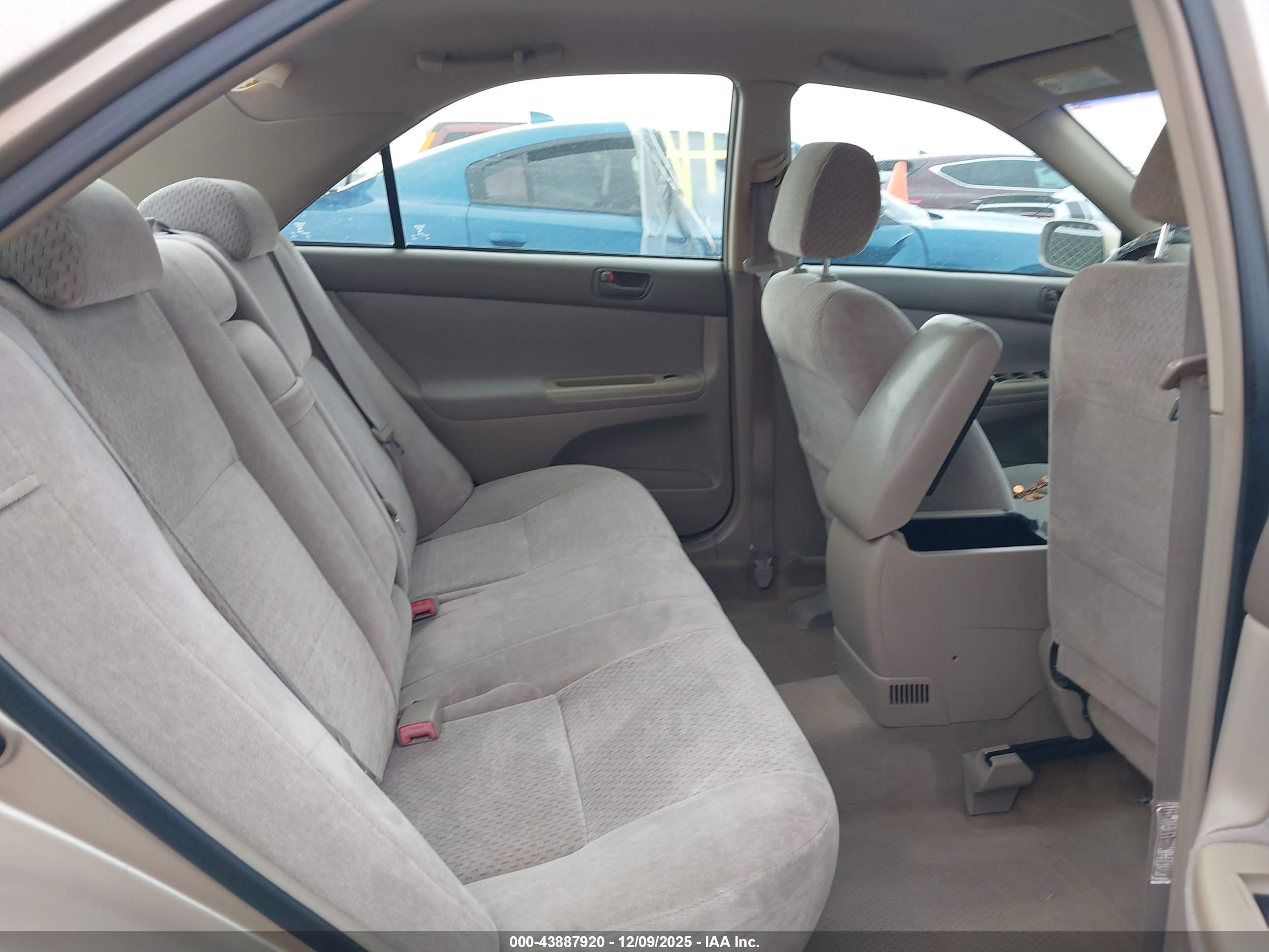 TOYOTA CAMRY image 8