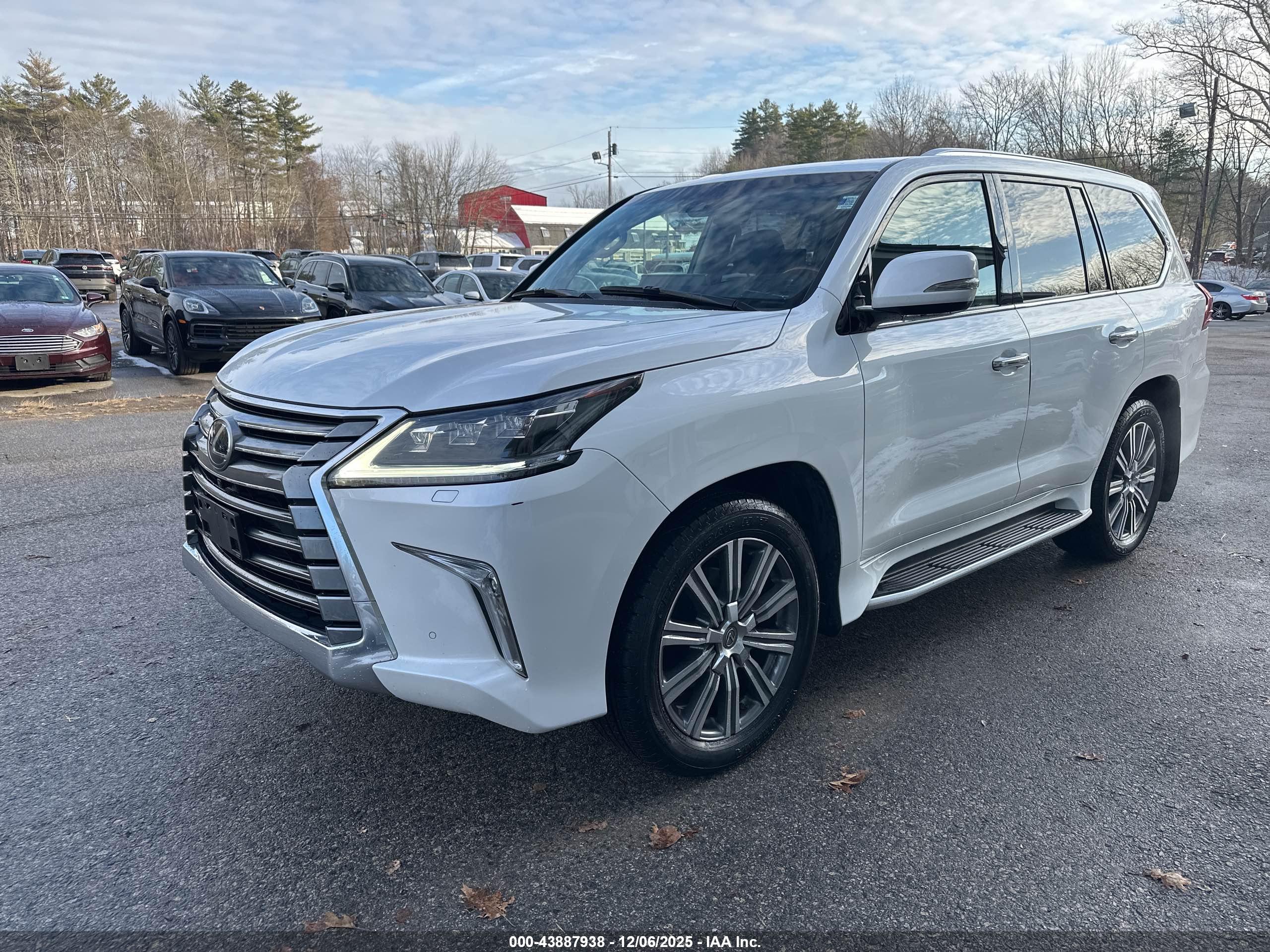 LEXUS LX image 2