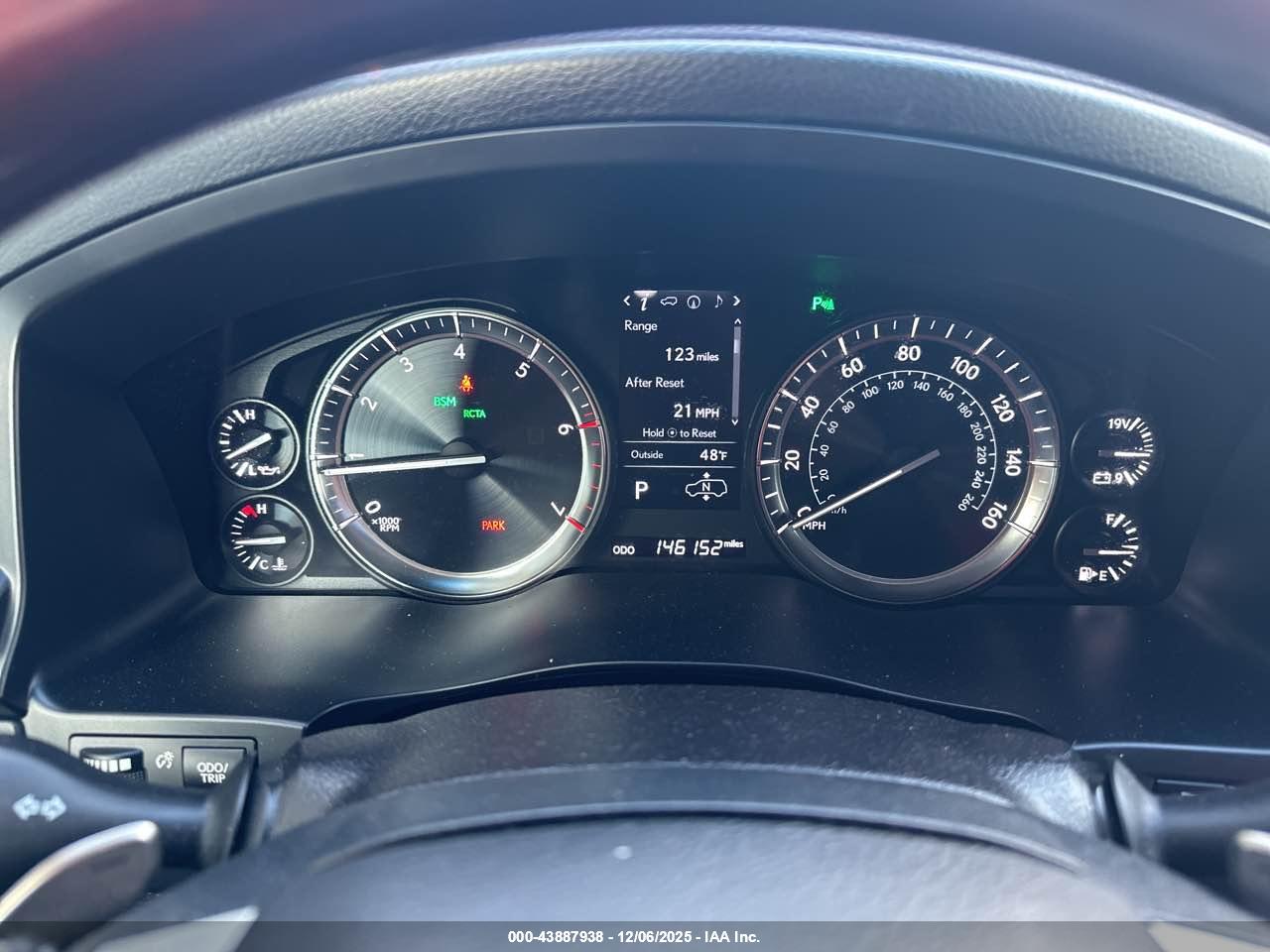 LEXUS LX image 7