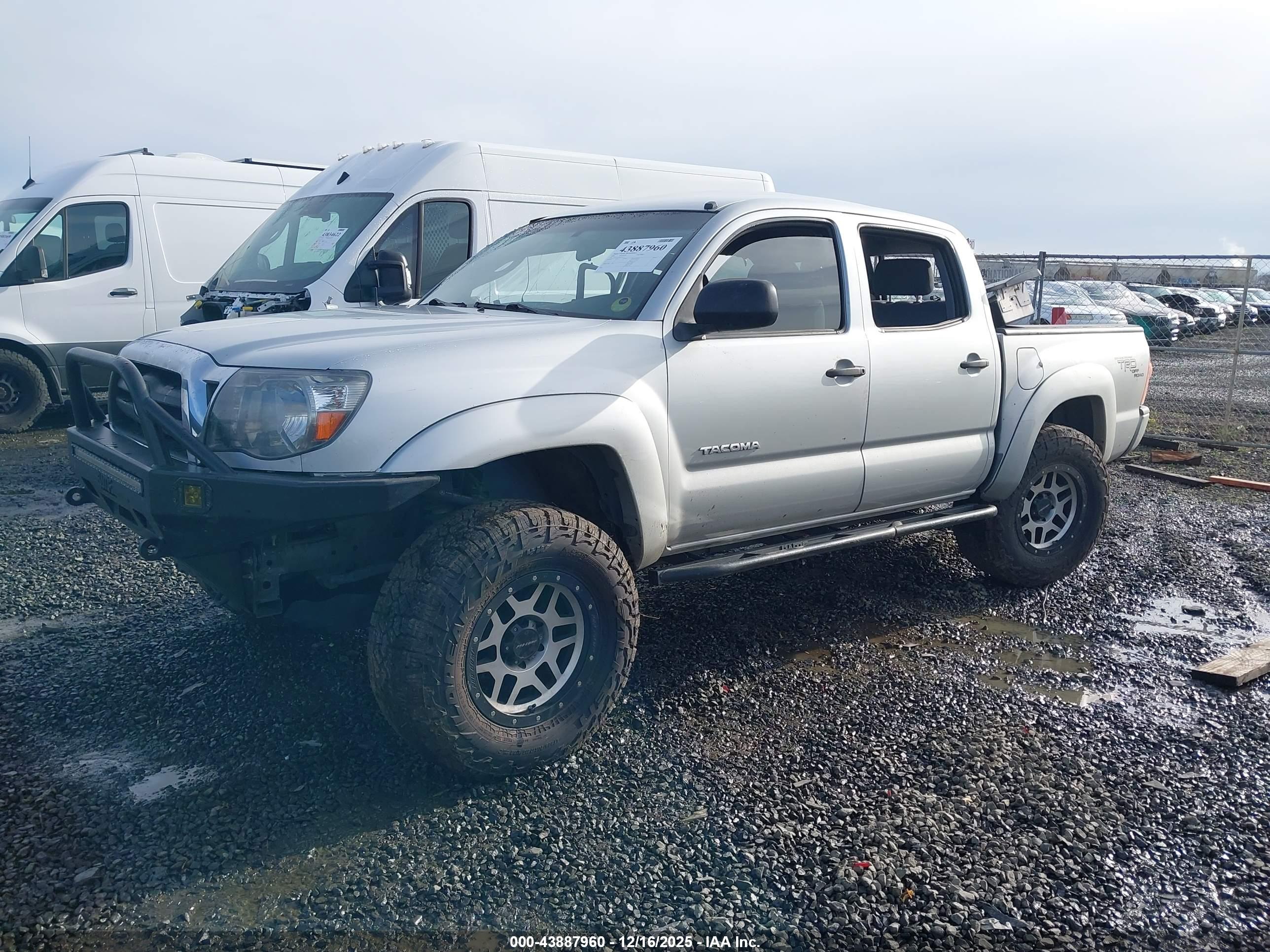 TOYOTA TACOMA image 2