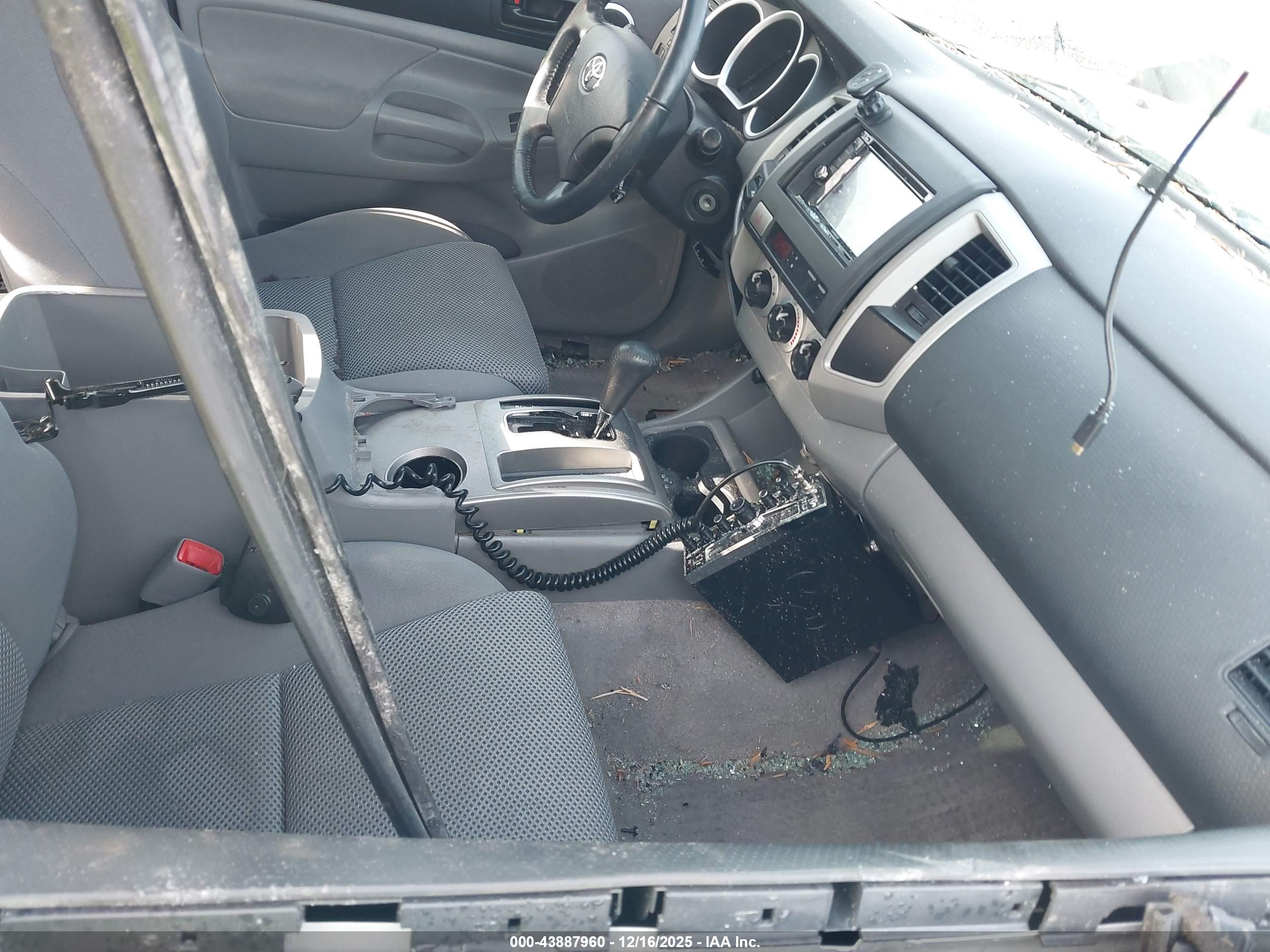 TOYOTA TACOMA image 5