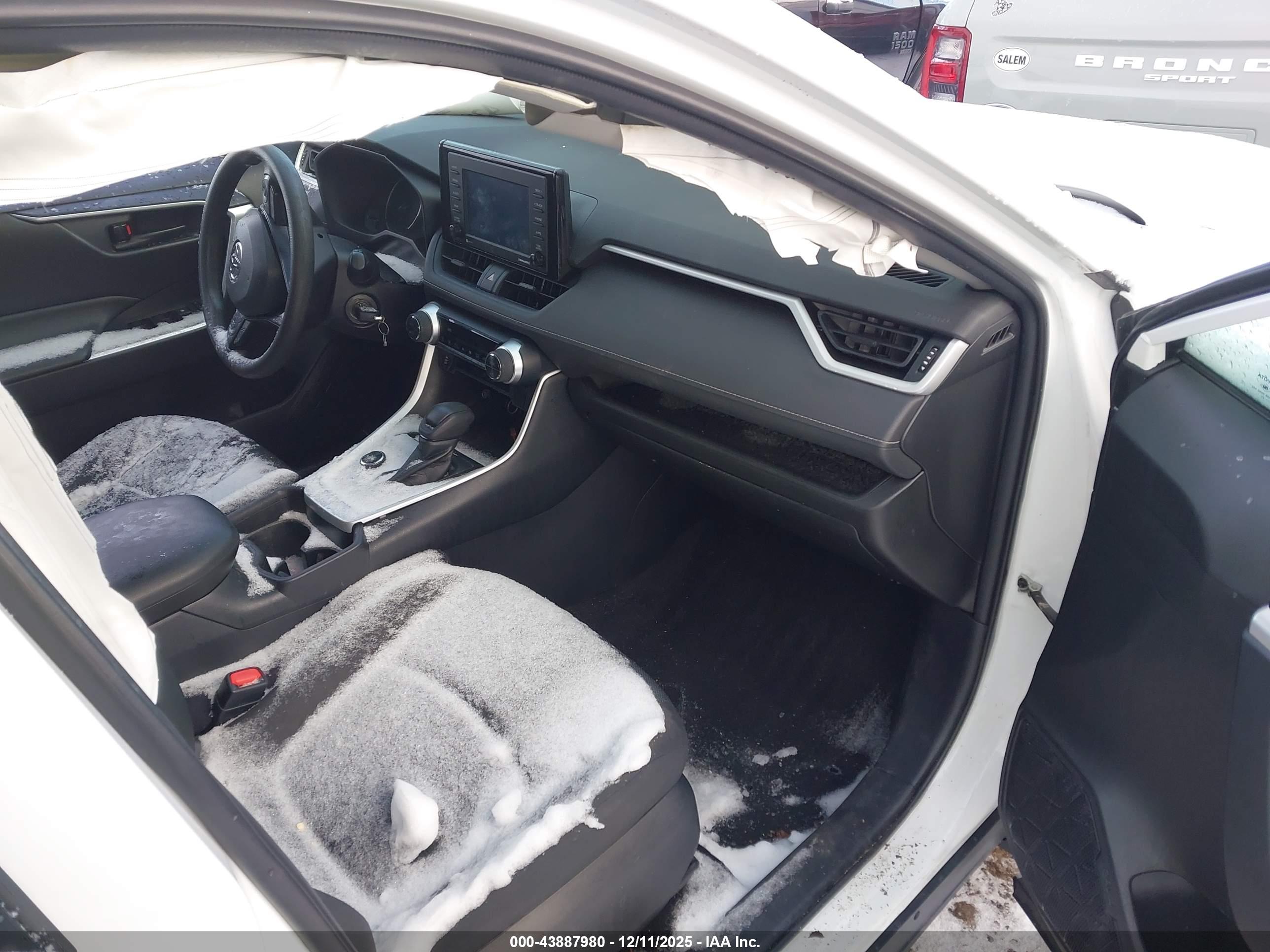 TOYOTA RAV4 image 5