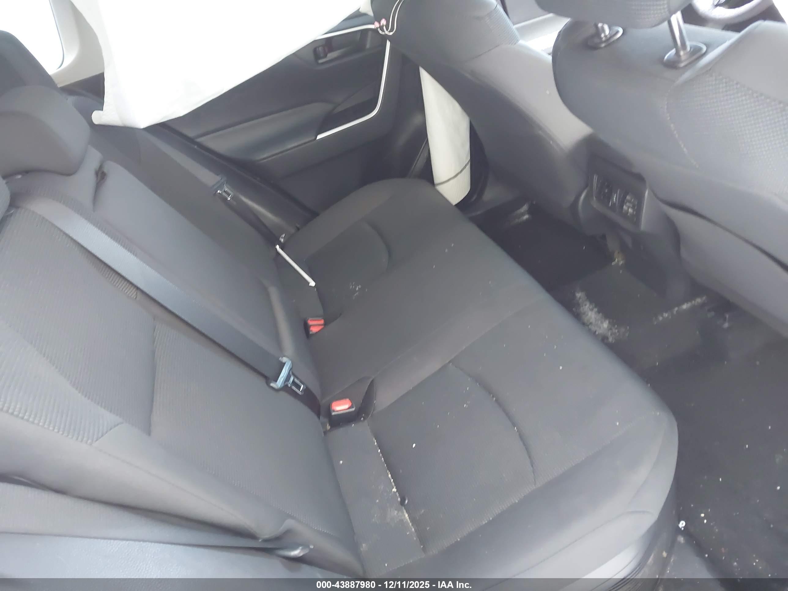 TOYOTA RAV4 image 8