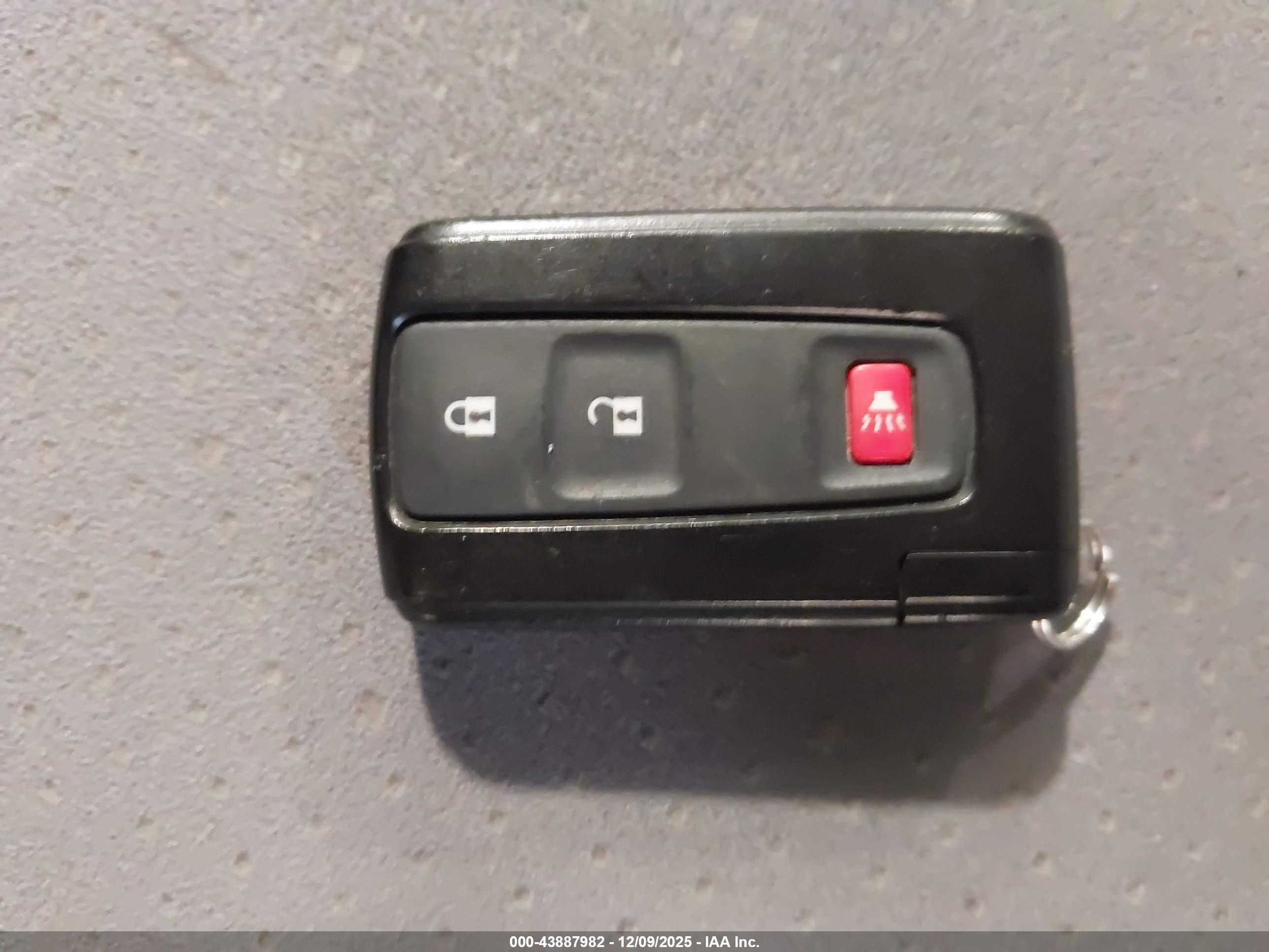 TOYOTA PRIUS image 11