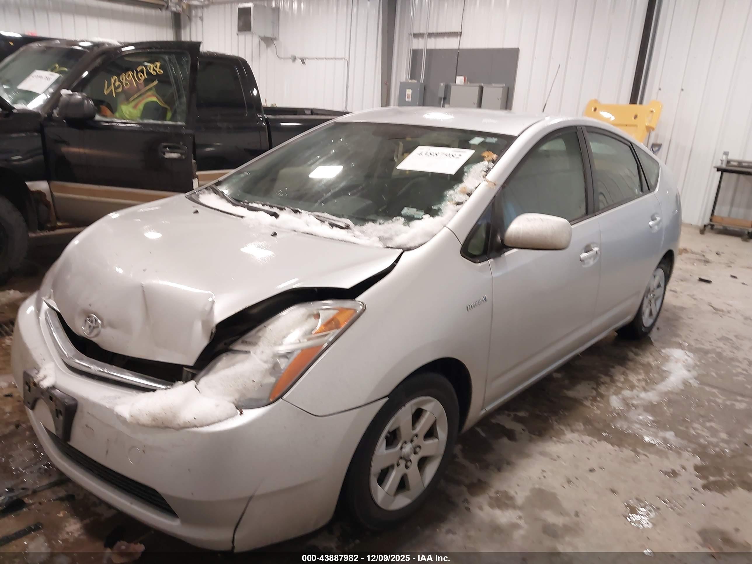 TOYOTA PRIUS image 2