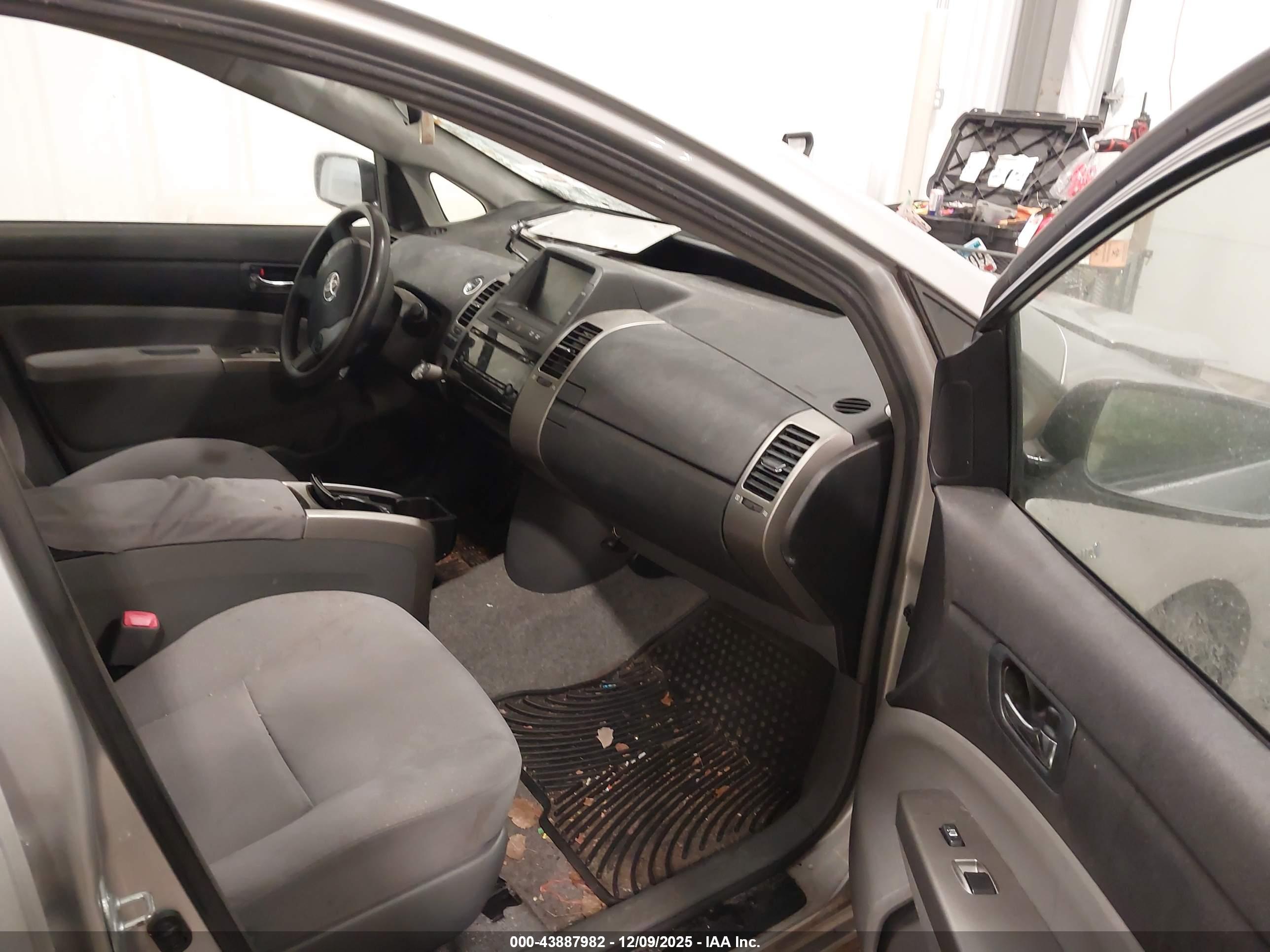 TOYOTA PRIUS image 5