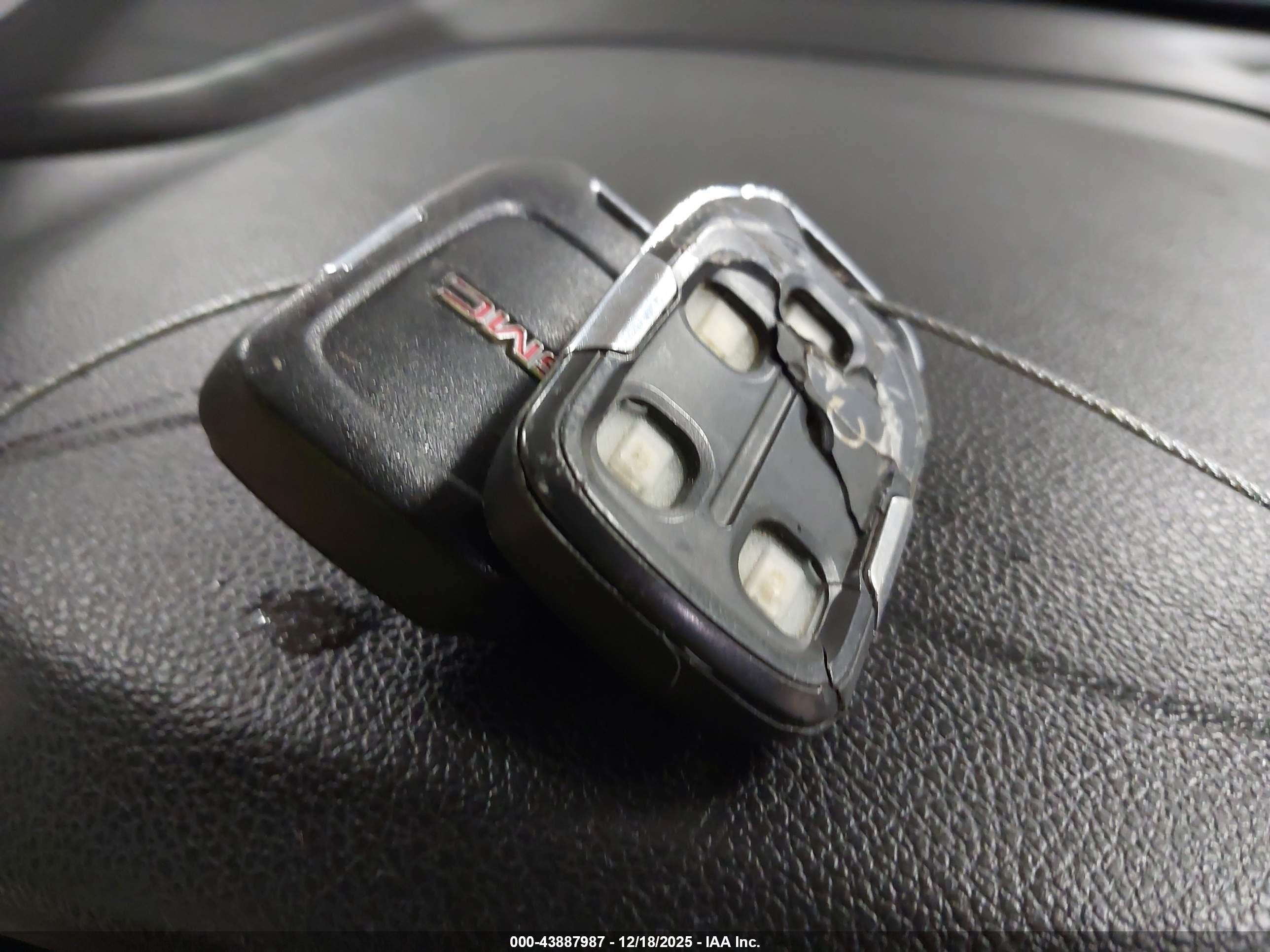 GMC ACADIA image 11