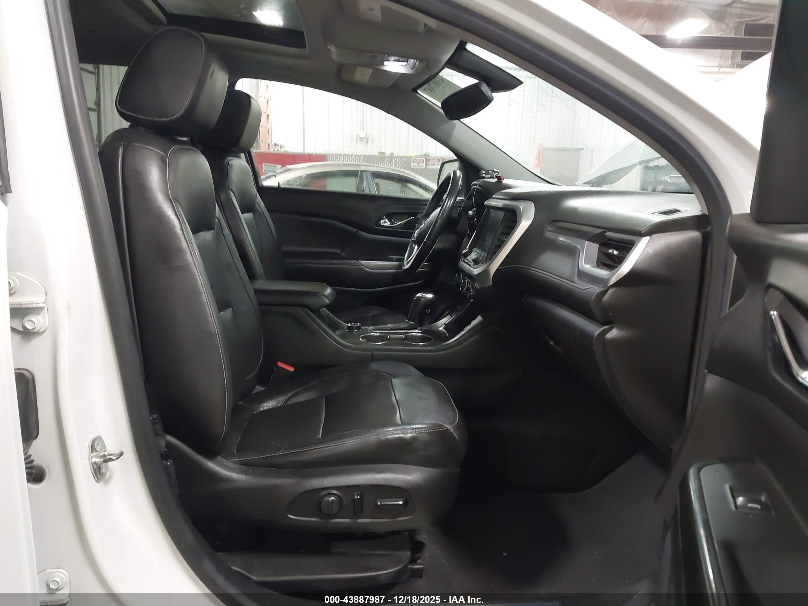 GMC ACADIA image 5