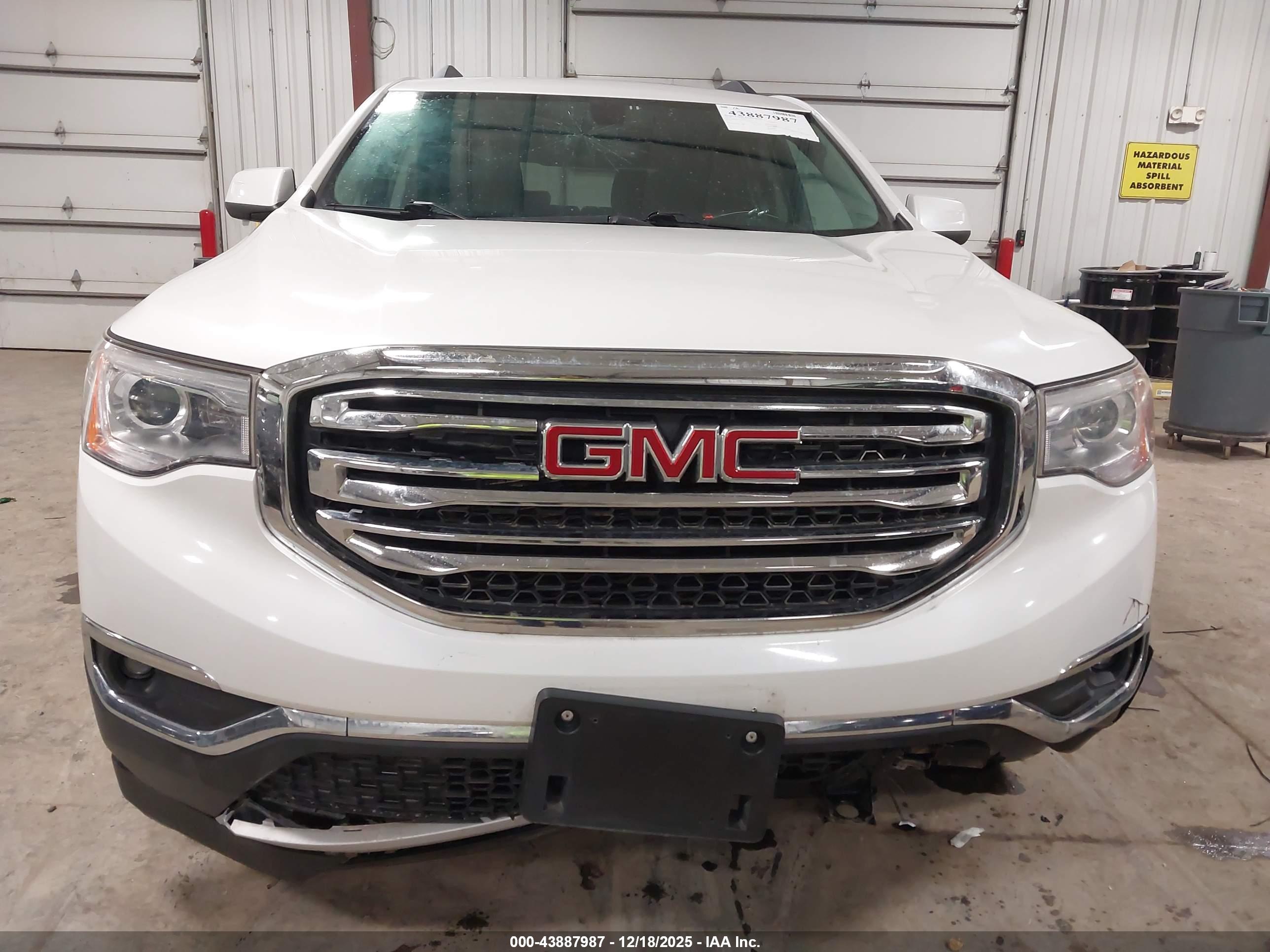 GMC ACADIA image 6