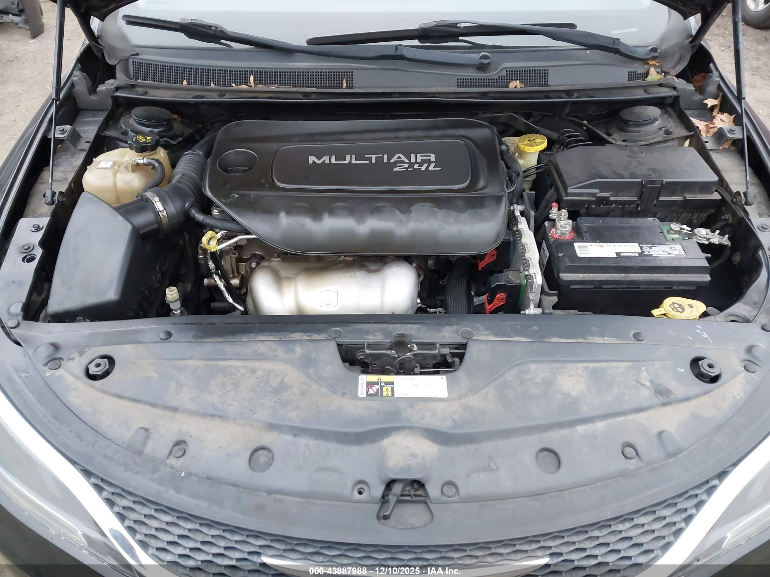 CHRYSLER 200 image 10