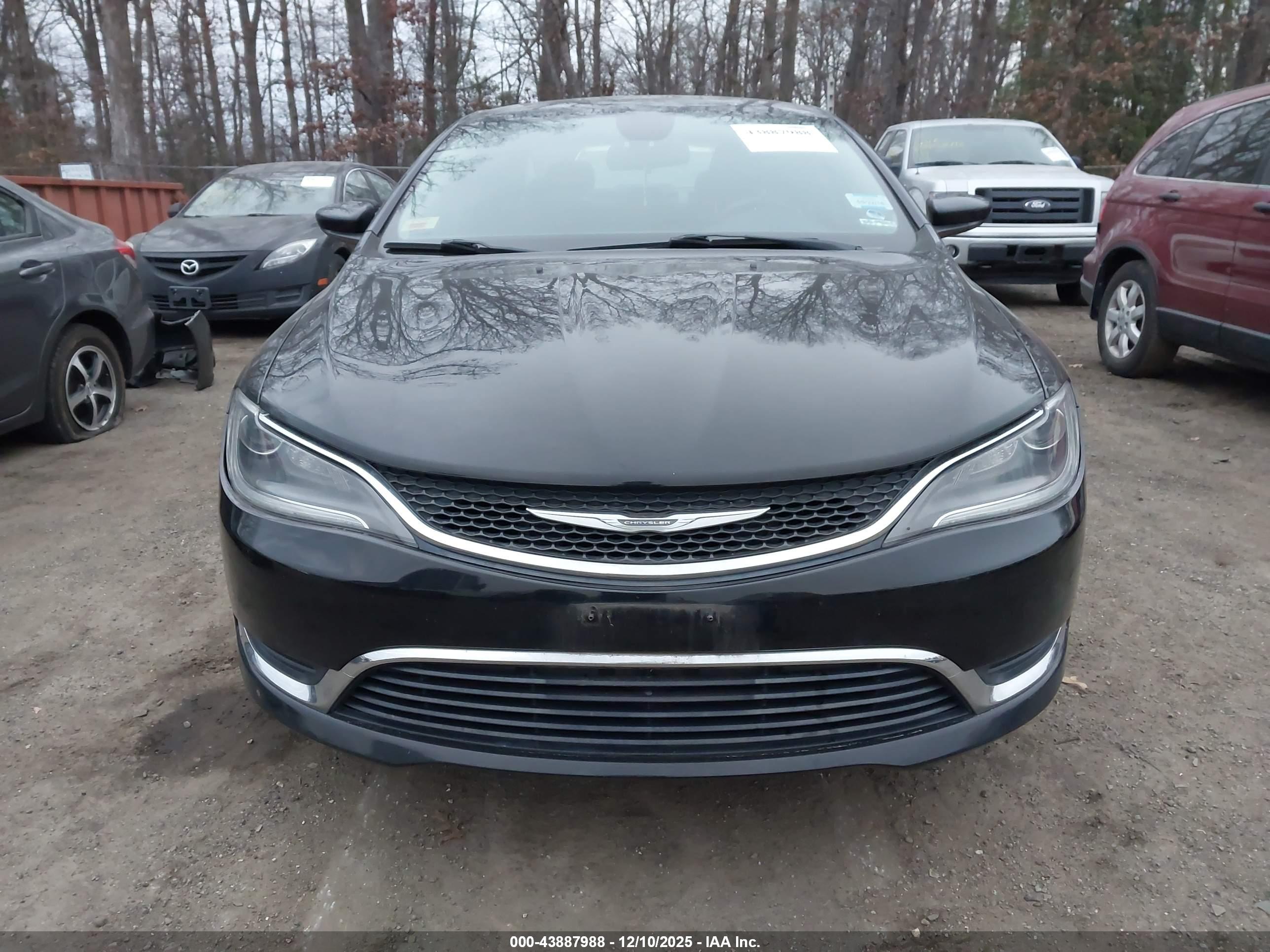 CHRYSLER 200 image 6