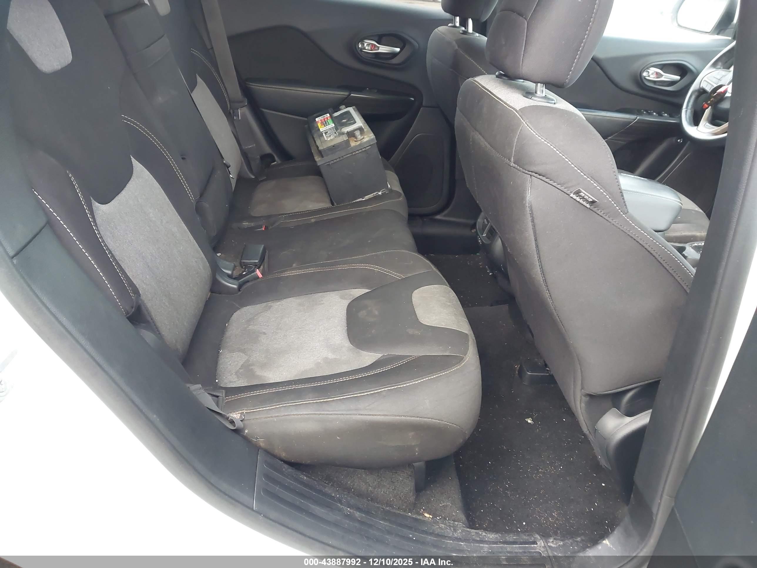 JEEP CHEROKEE image 8