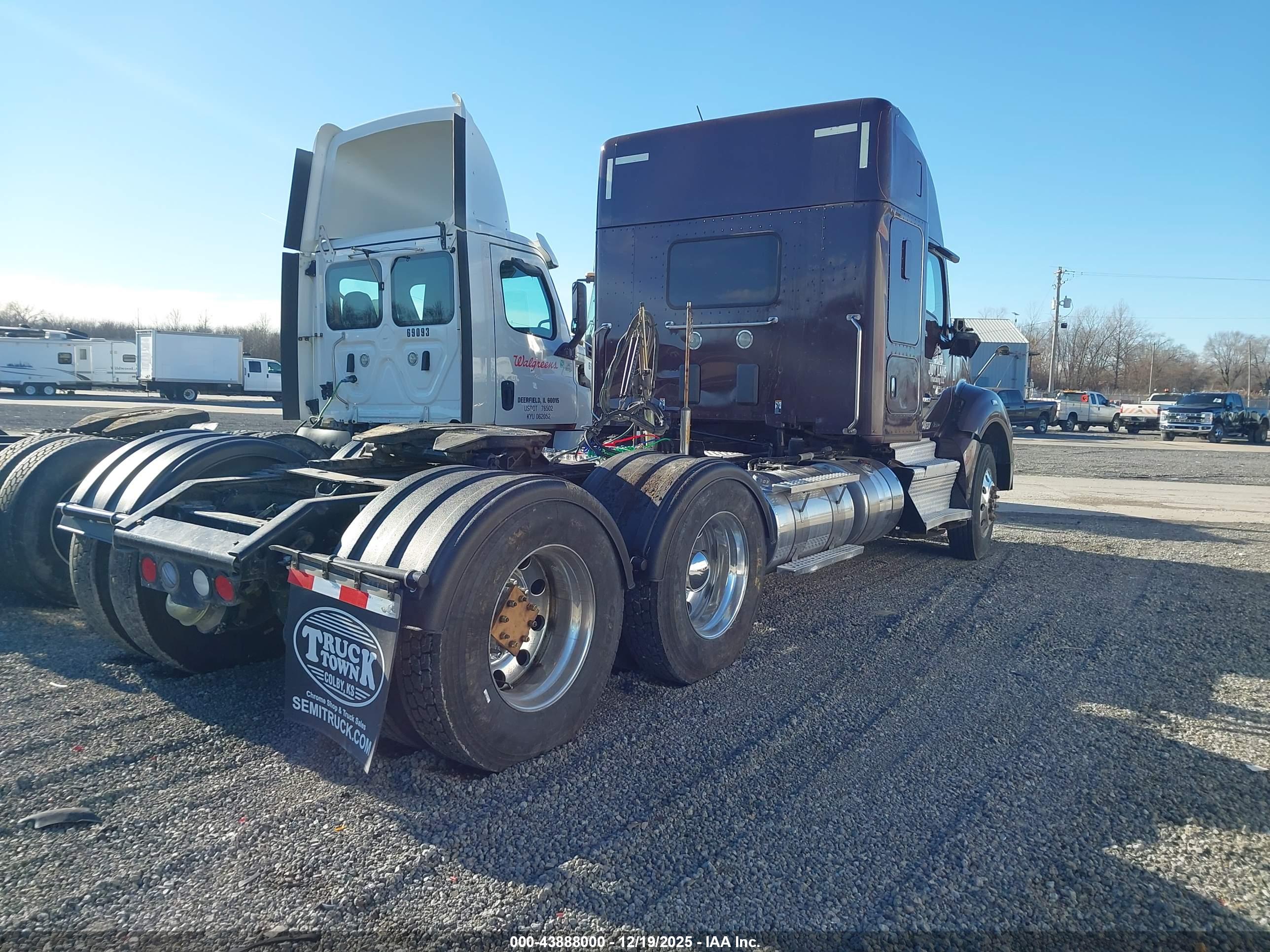 KENWORTH T880 image 4