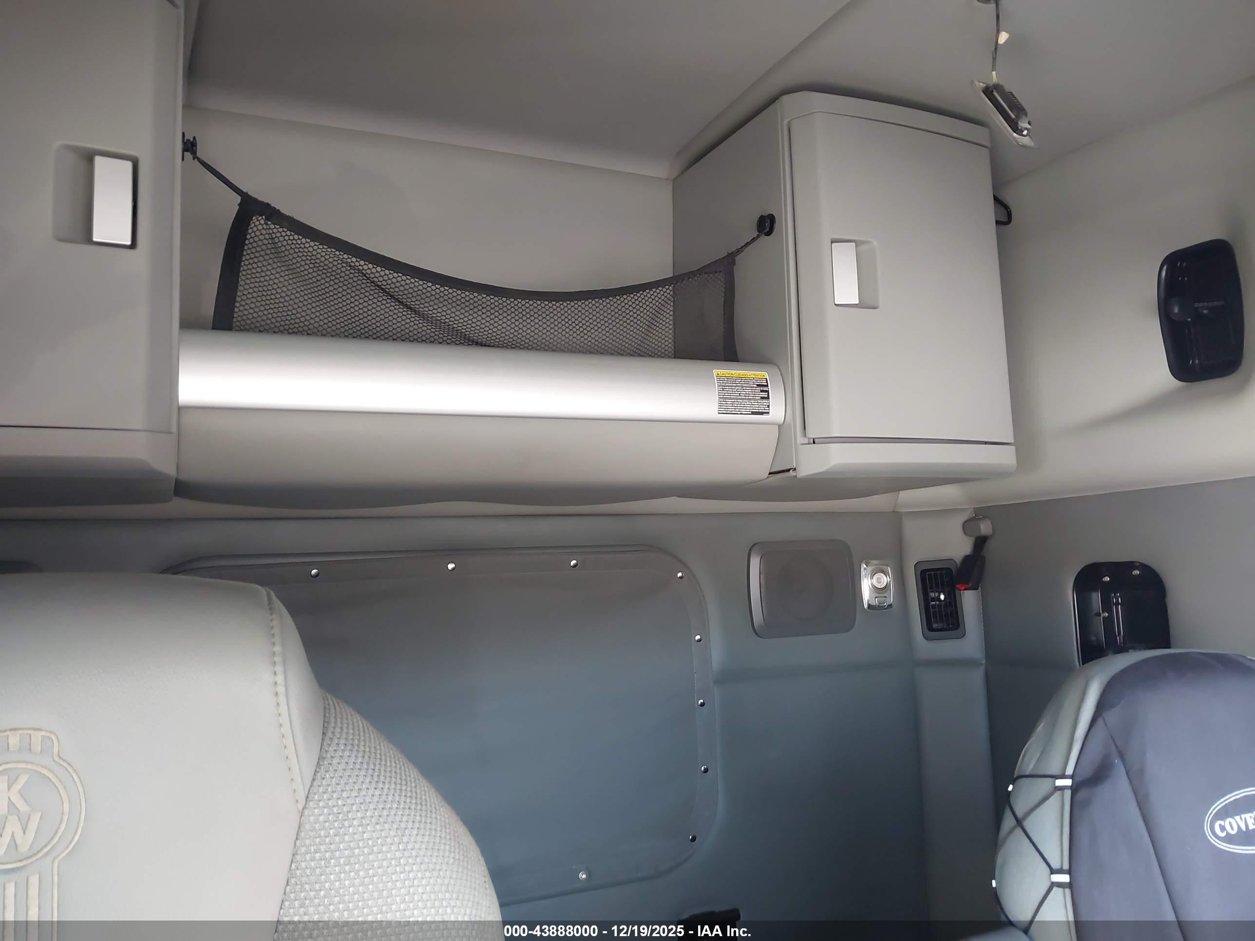 KENWORTH T880 image 7