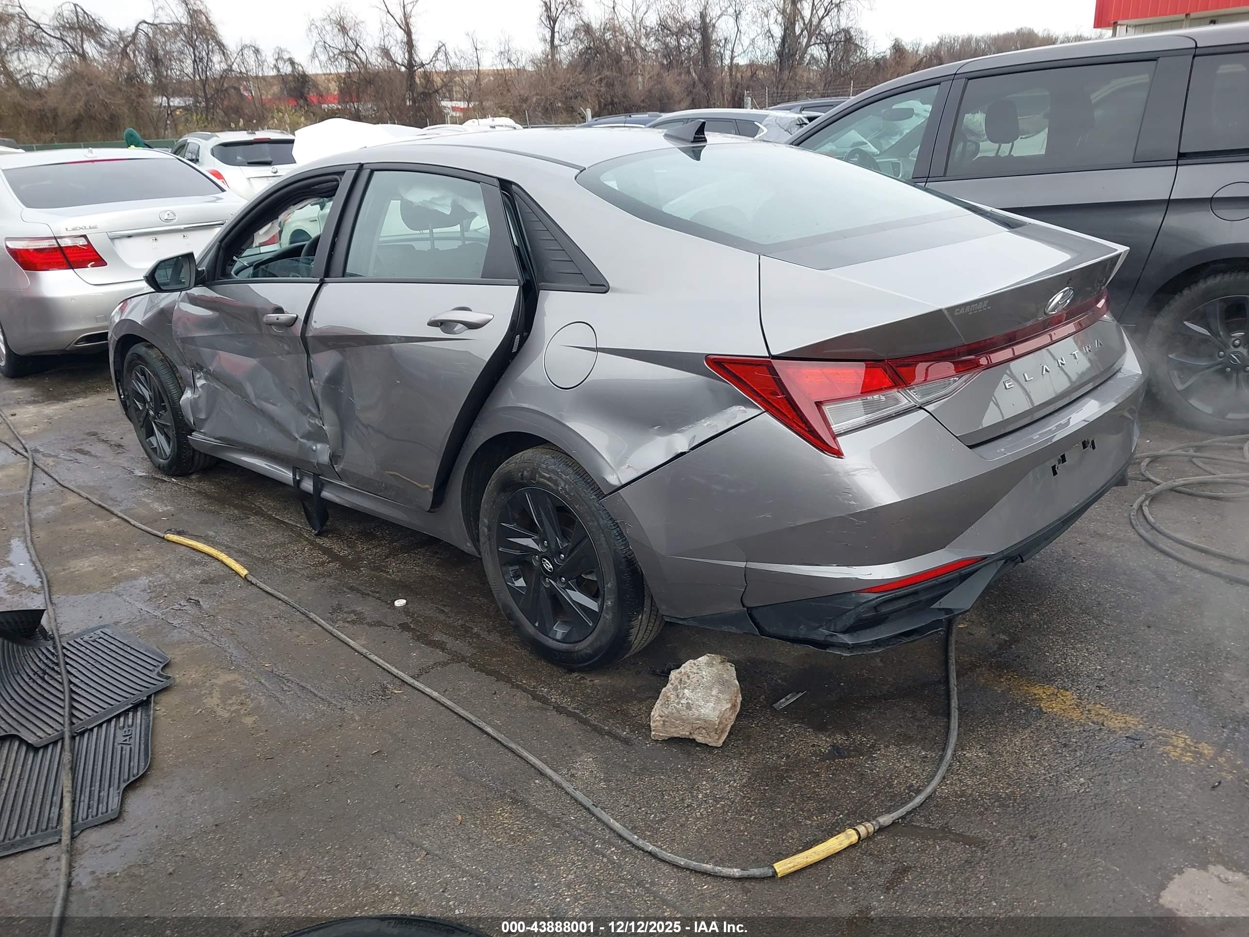 HYUNDAI ELANTRA image 3