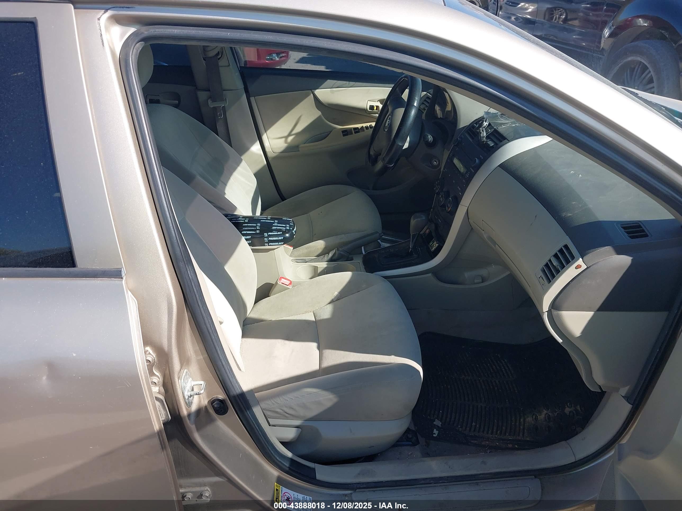 TOYOTA COROLLA image 5