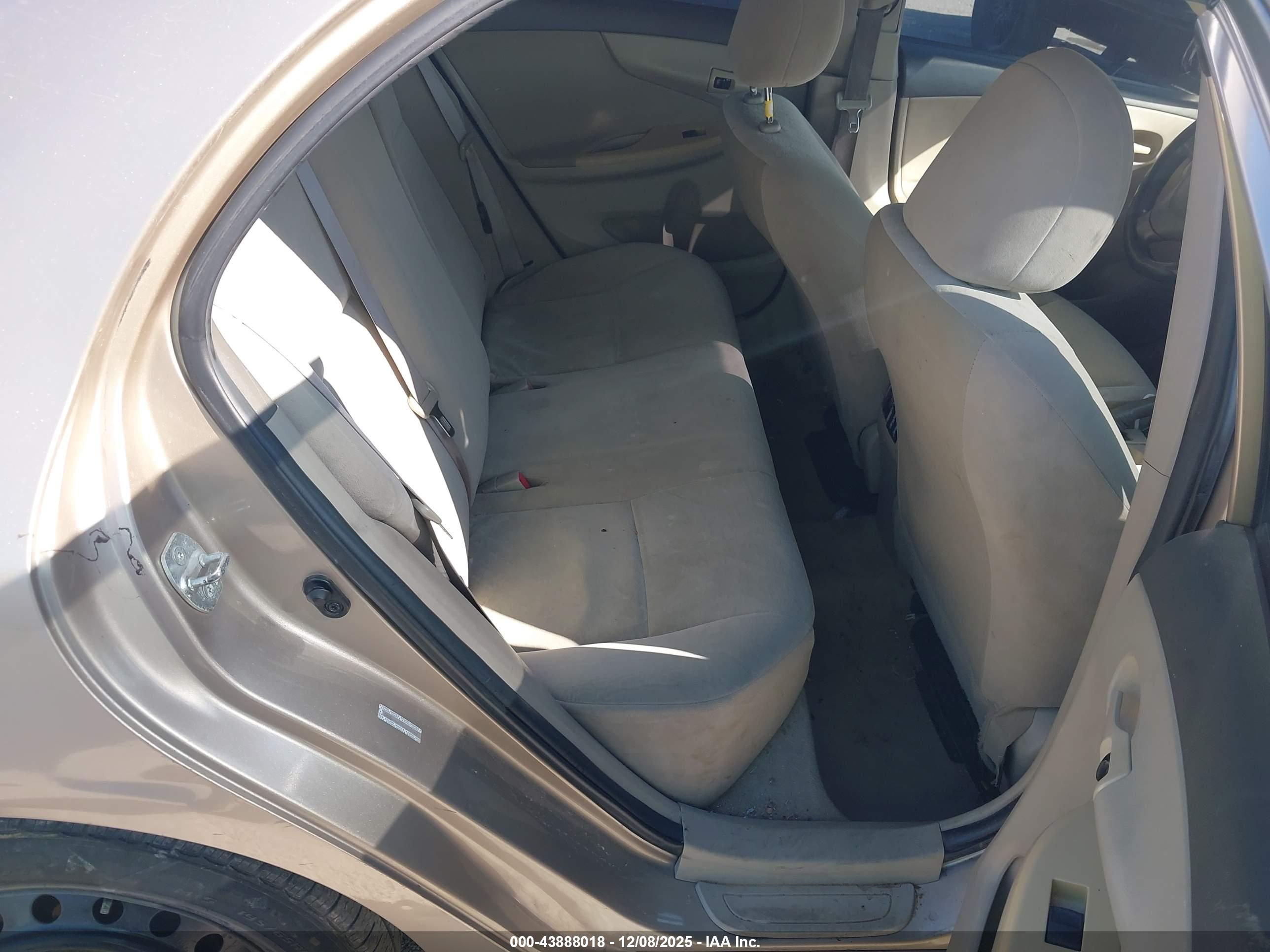 TOYOTA COROLLA image 8