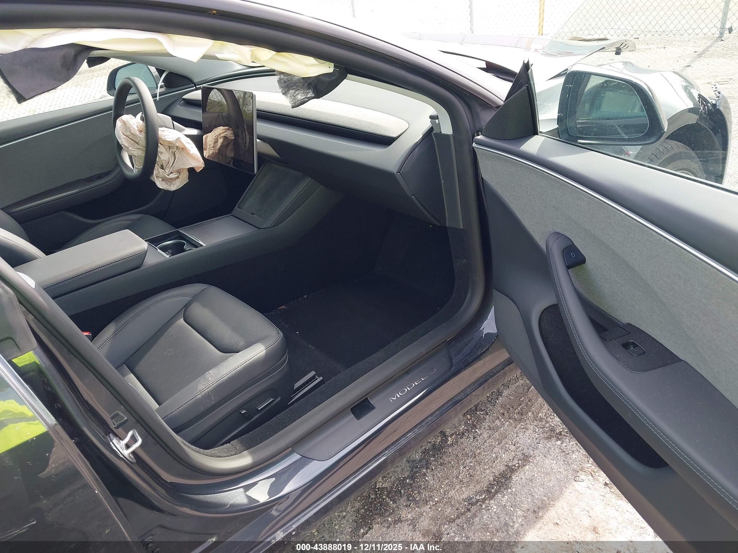 TESLA MODEL image 5