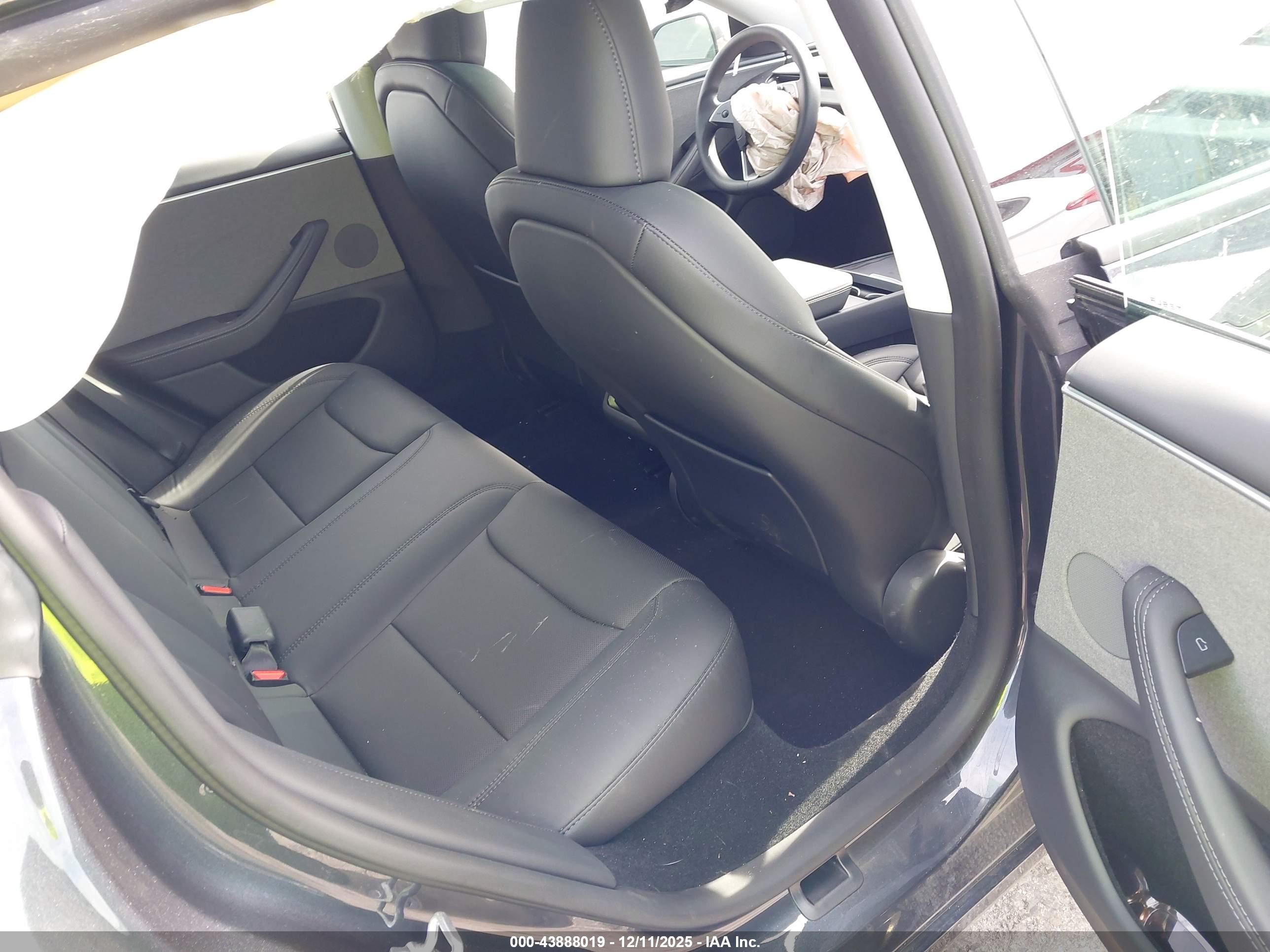 TESLA MODEL image 8